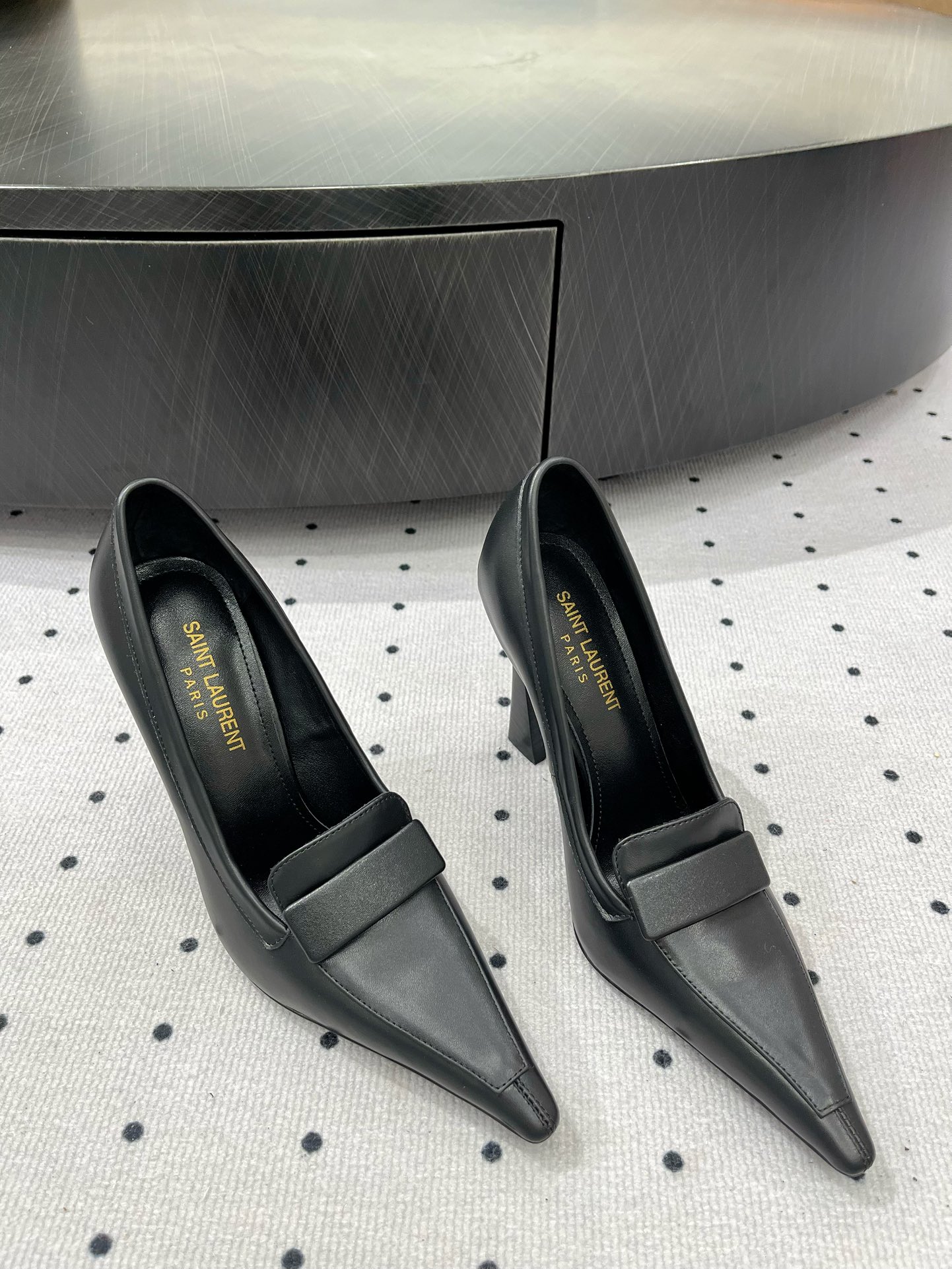 Saint Laurent 𝑺𝒂𝒊𝒏 𝑳𝒂𝒖𝒓𝒆𝒏 𝟐5𝑭𝑾 早春新品