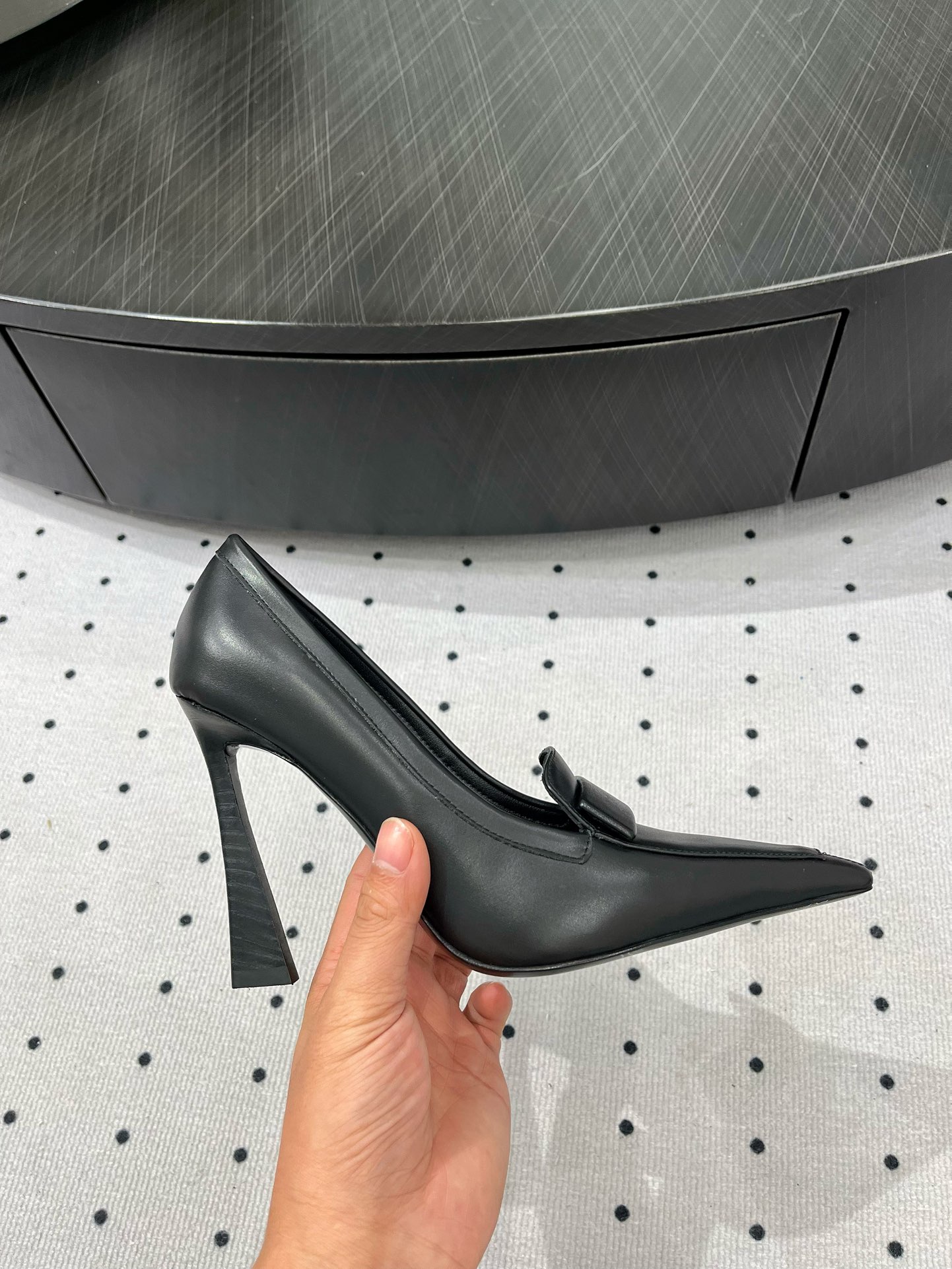 Saint Laurent 𝑺𝒂𝒊𝒏 𝑳𝒂𝒖𝒓𝒆𝒏 𝟐5𝑭𝑾 早春新品