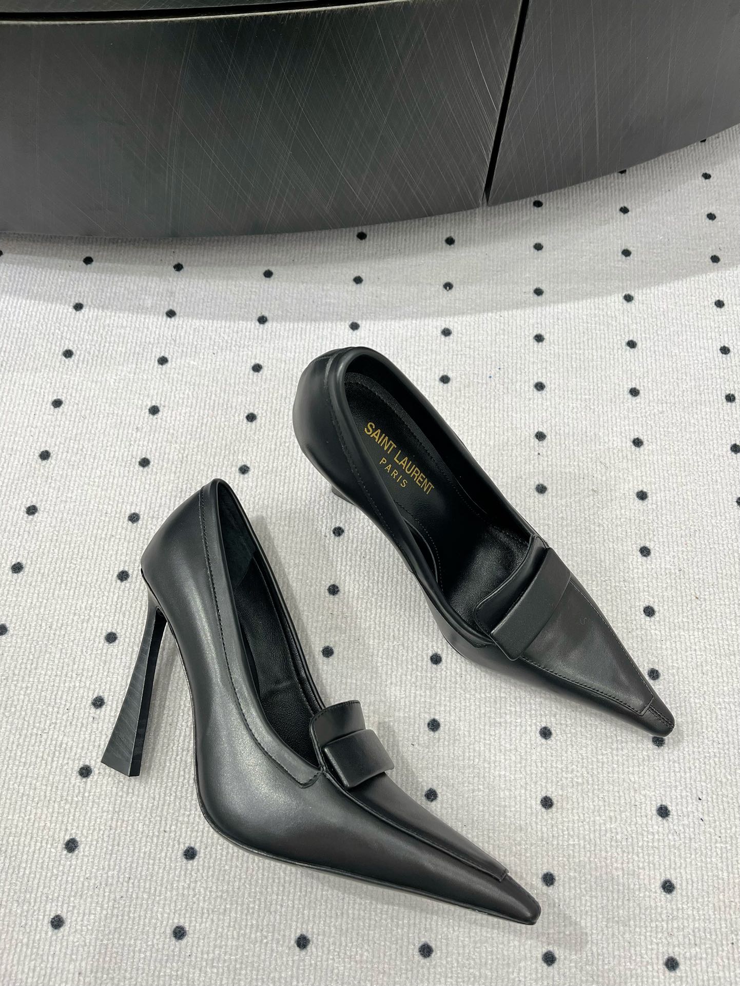 Saint Laurent 𝑺𝒂𝒊𝒏 𝑳𝒂𝒖𝒓𝒆𝒏 𝟐5𝑭𝑾 早春新品