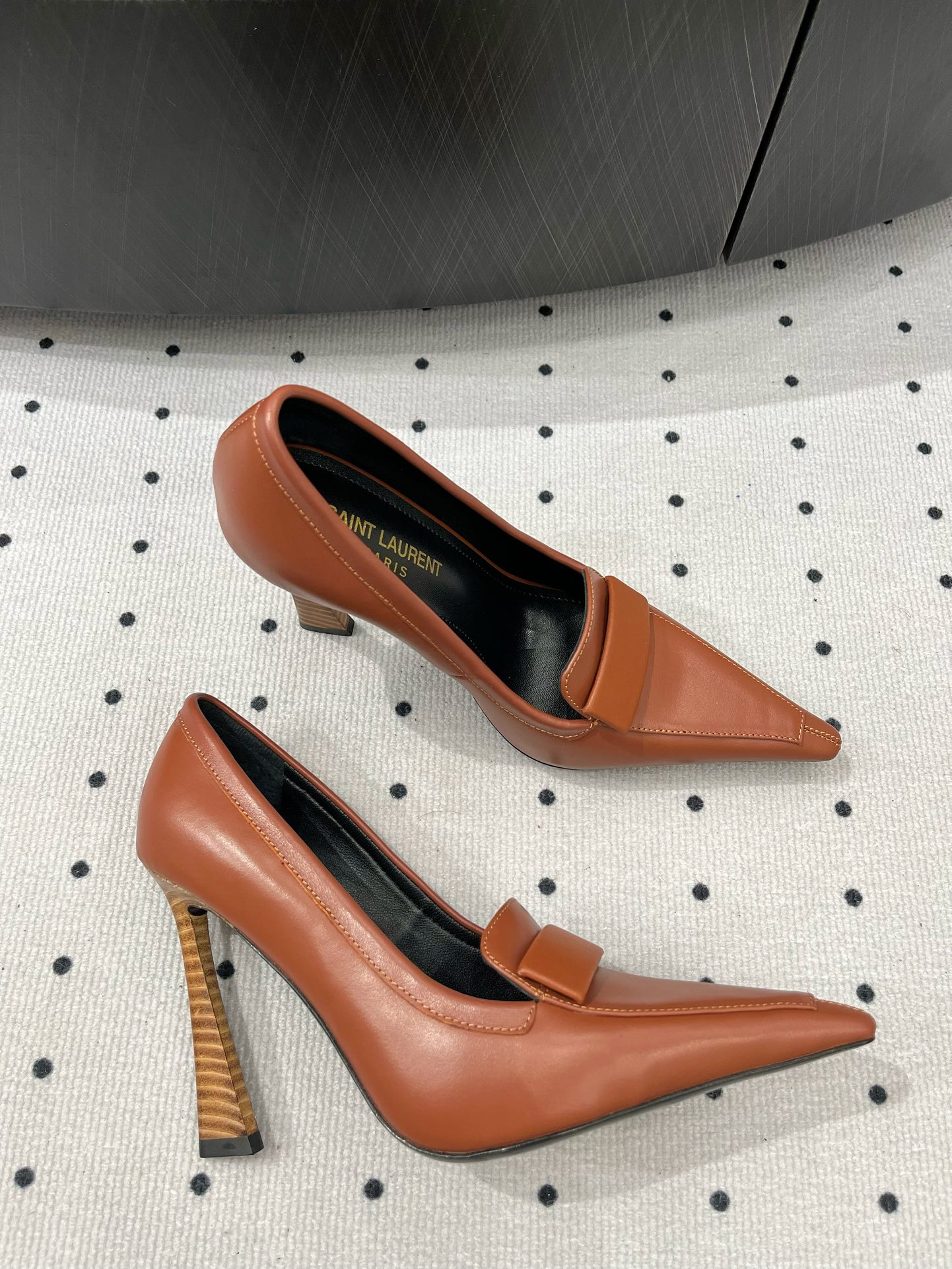 Saint Laurent 𝑺𝒂𝒊𝒏 𝑳𝒂𝒖𝒓𝒆𝒏 𝟐5𝑭𝑾 早春新品