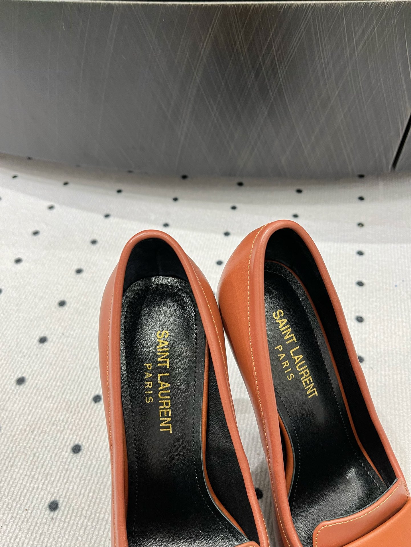 Saint Laurent 𝑺𝒂𝒊𝒏 𝑳𝒂𝒖𝒓𝒆𝒏 𝟐5𝑭𝑾 早春新品