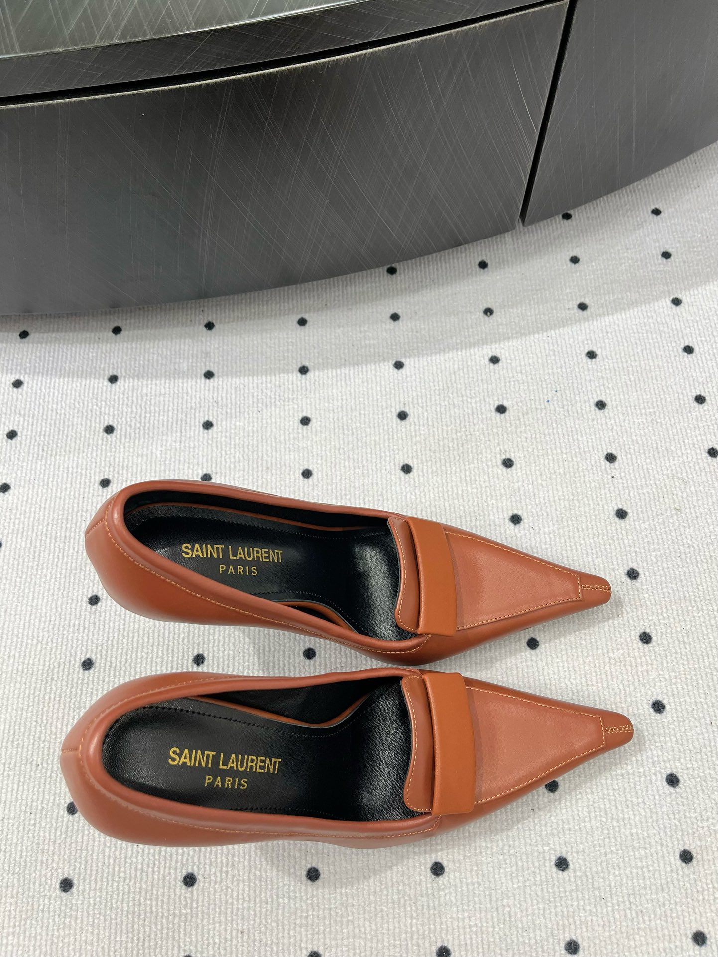 Saint Laurent 𝑺𝒂𝒊𝒏 𝑳𝒂𝒖𝒓𝒆𝒏 𝟐5𝑭𝑾 早春新品
