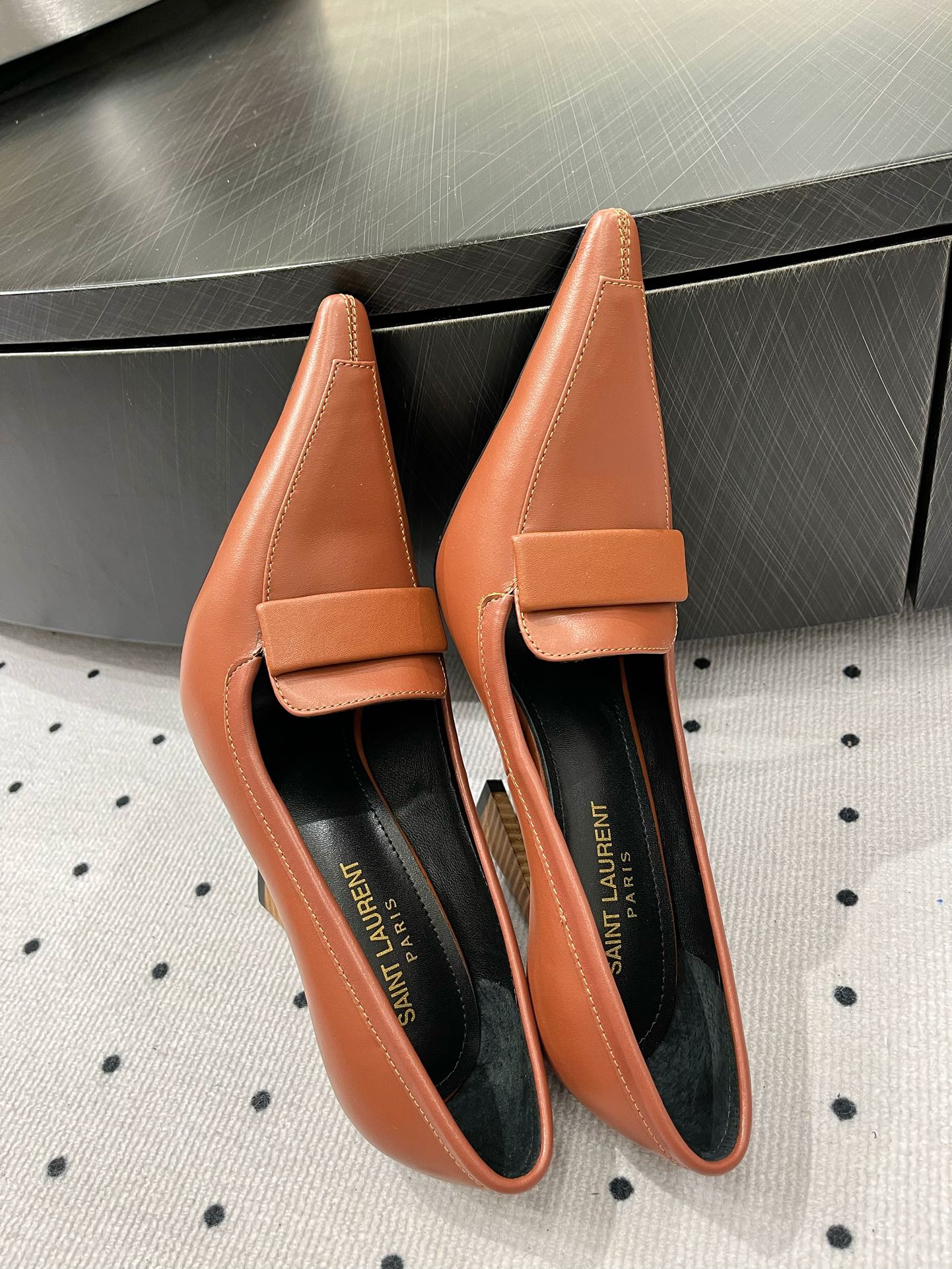 Saint Laurent 𝑺𝒂𝒊𝒏 𝑳𝒂𝒖𝒓𝒆𝒏 𝟐5𝑭𝑾 早春新品