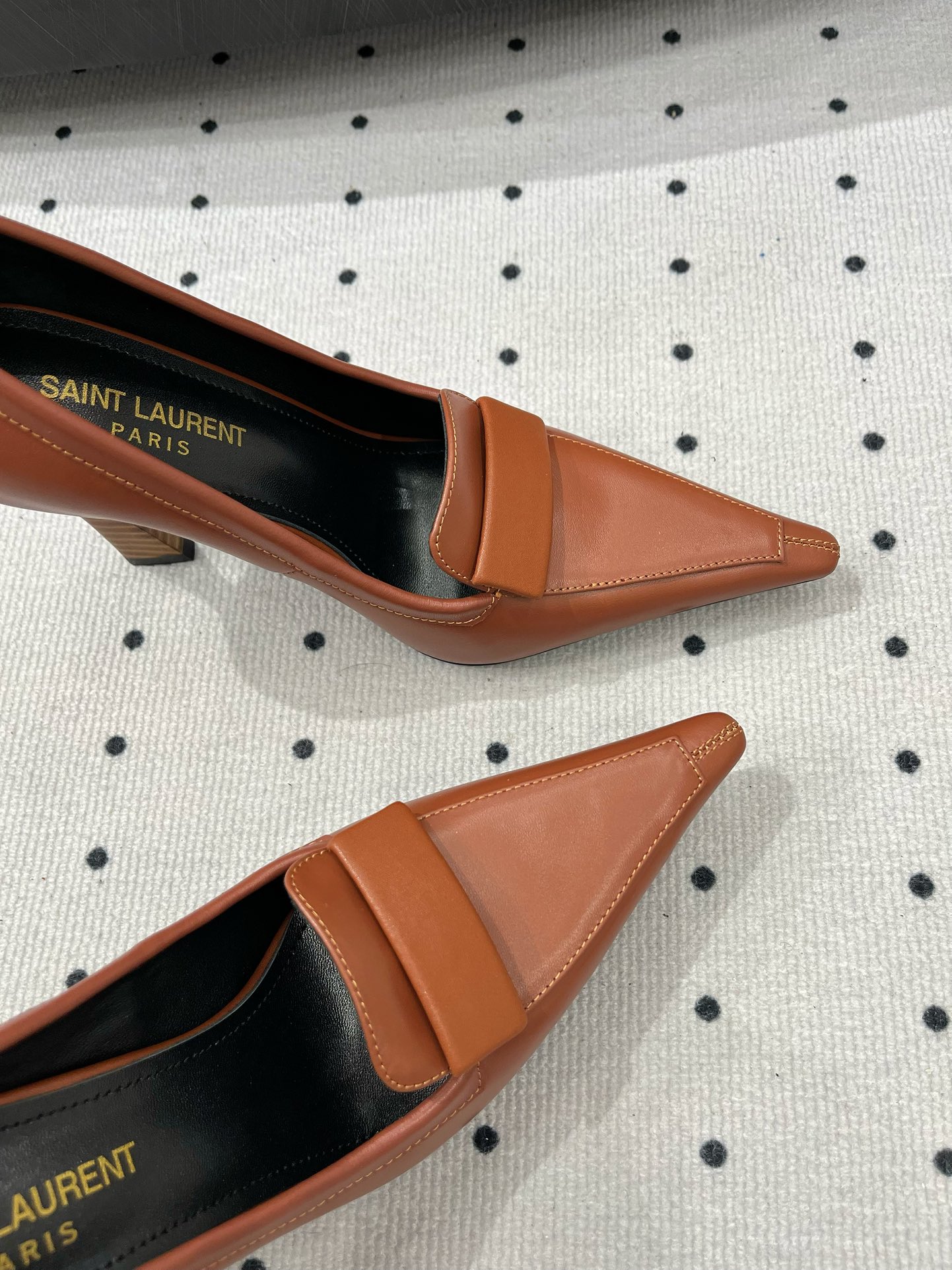 Saint Laurent 𝑺𝒂𝒊𝒏 𝑳𝒂𝒖𝒓𝒆𝒏 𝟐5𝑭𝑾 早春新品