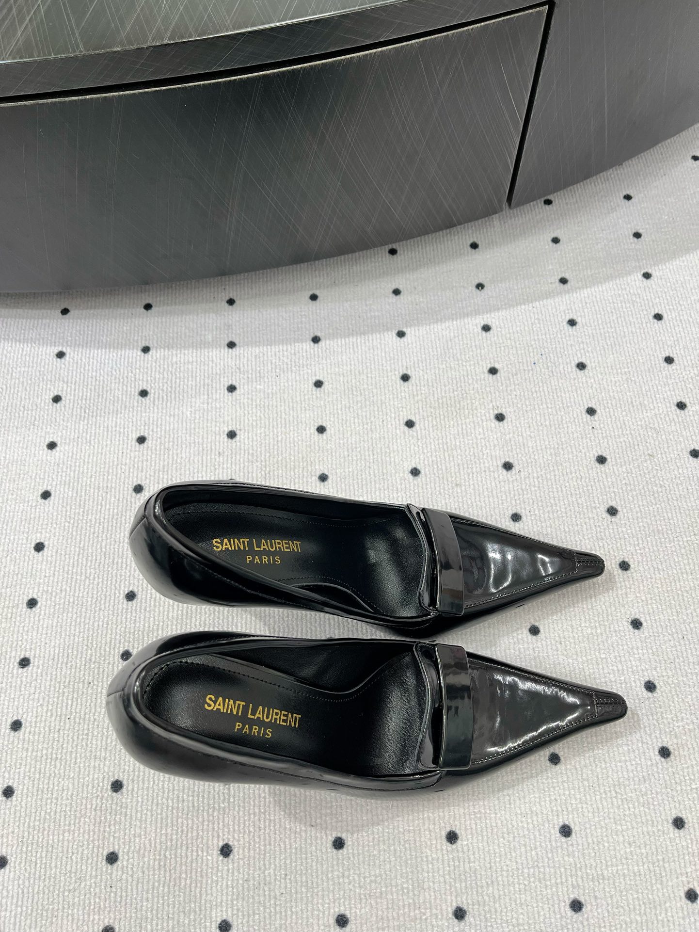 Saint Laurent 𝑺𝒂𝒊𝒏 𝑳𝒂𝒖𝒓𝒆𝒏 𝟐5𝑭𝑾 早春新品