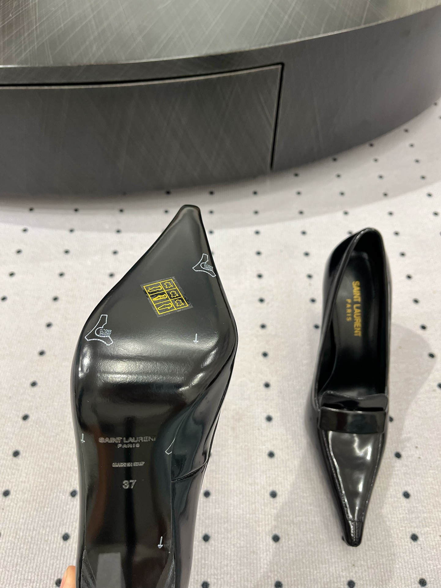 Saint Laurent 𝑺𝒂𝒊𝒏 𝑳𝒂𝒖𝒓𝒆𝒏 𝟐5𝑭𝑾 早春新品