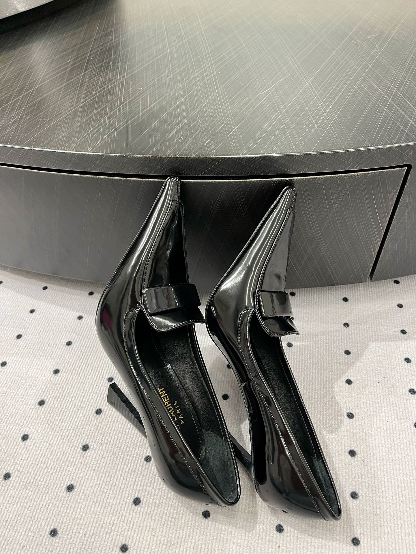 Saint Laurent 𝑺𝒂𝒊𝒏 𝑳𝒂𝒖𝒓𝒆𝒏 𝟐5𝑭𝑾 早春新品