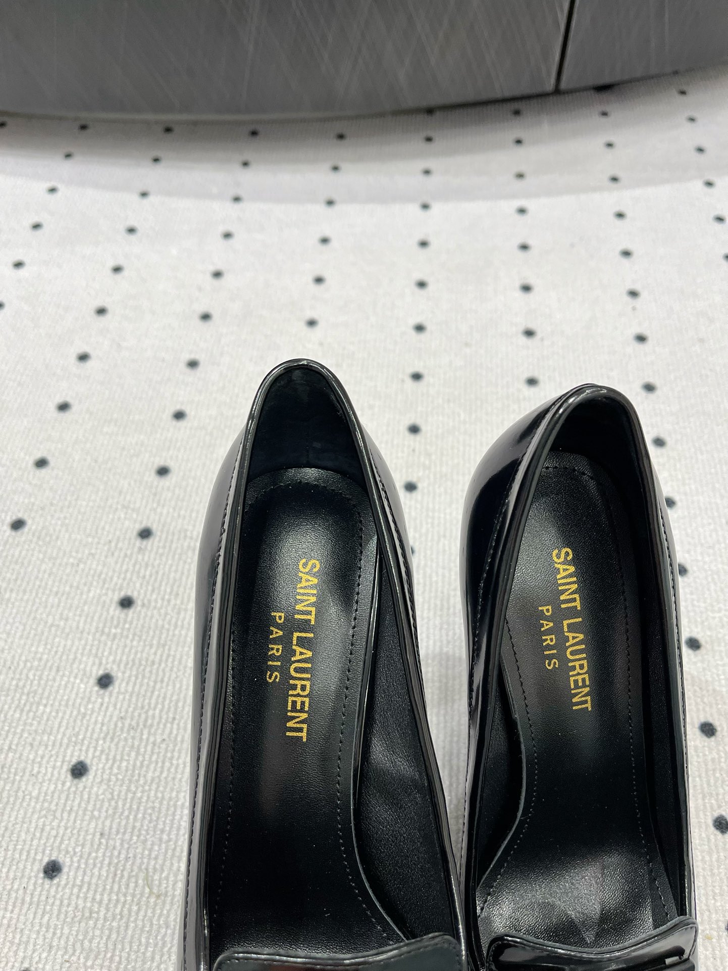 Saint Laurent 𝑺𝒂𝒊𝒏 𝑳𝒂𝒖𝒓𝒆𝒏 𝟐5𝑭𝑾 早春新品