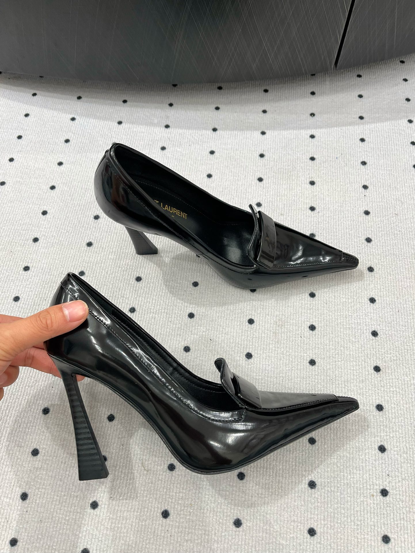 Saint Laurent 𝑺𝒂𝒊𝒏 𝑳𝒂𝒖𝒓𝒆𝒏 𝟐5𝑭𝑾 早春新品