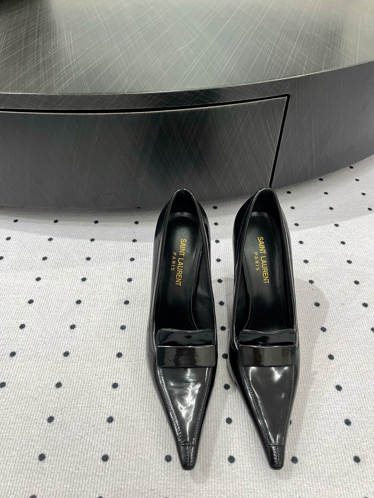 Saint Laurent 𝑺𝒂𝒊𝒏 𝑳𝒂𝒖𝒓𝒆𝒏 𝟐5𝑭𝑾 早春新品