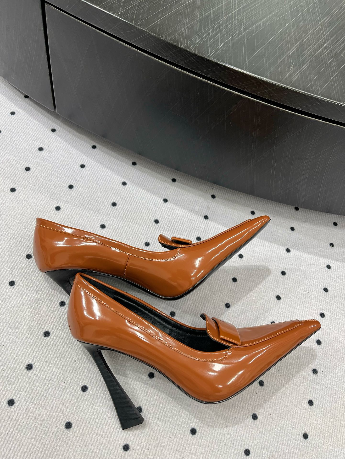 Saint Laurent 𝑺𝒂𝒊𝒏 𝑳𝒂𝒖𝒓𝒆𝒏 𝟐5𝑭𝑾 早春新品