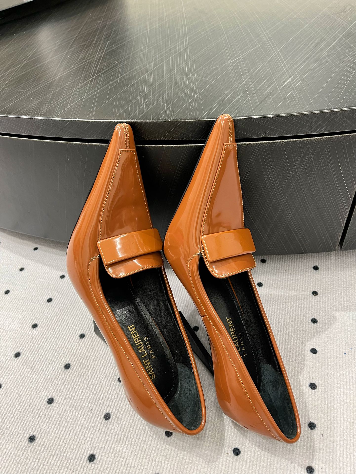 Saint Laurent 𝑺𝒂𝒊𝒏 𝑳𝒂𝒖𝒓𝒆𝒏 𝟐5𝑭𝑾 早春新品