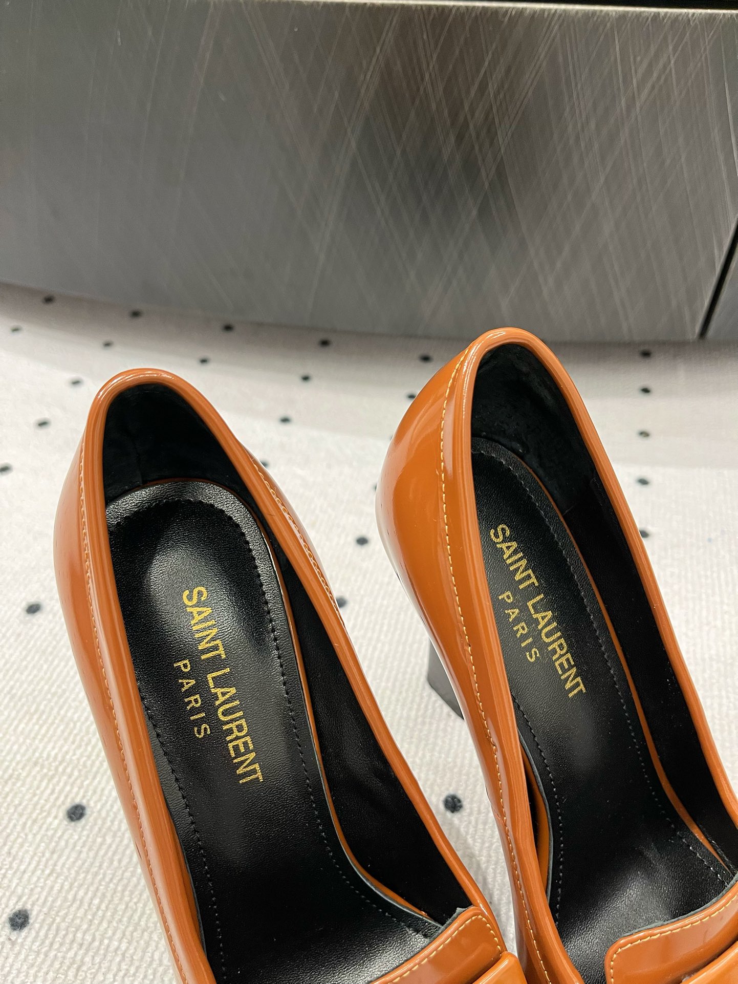 Saint Laurent 𝑺𝒂𝒊𝒏 𝑳𝒂𝒖𝒓𝒆𝒏 𝟐5𝑭𝑾 早春新品
