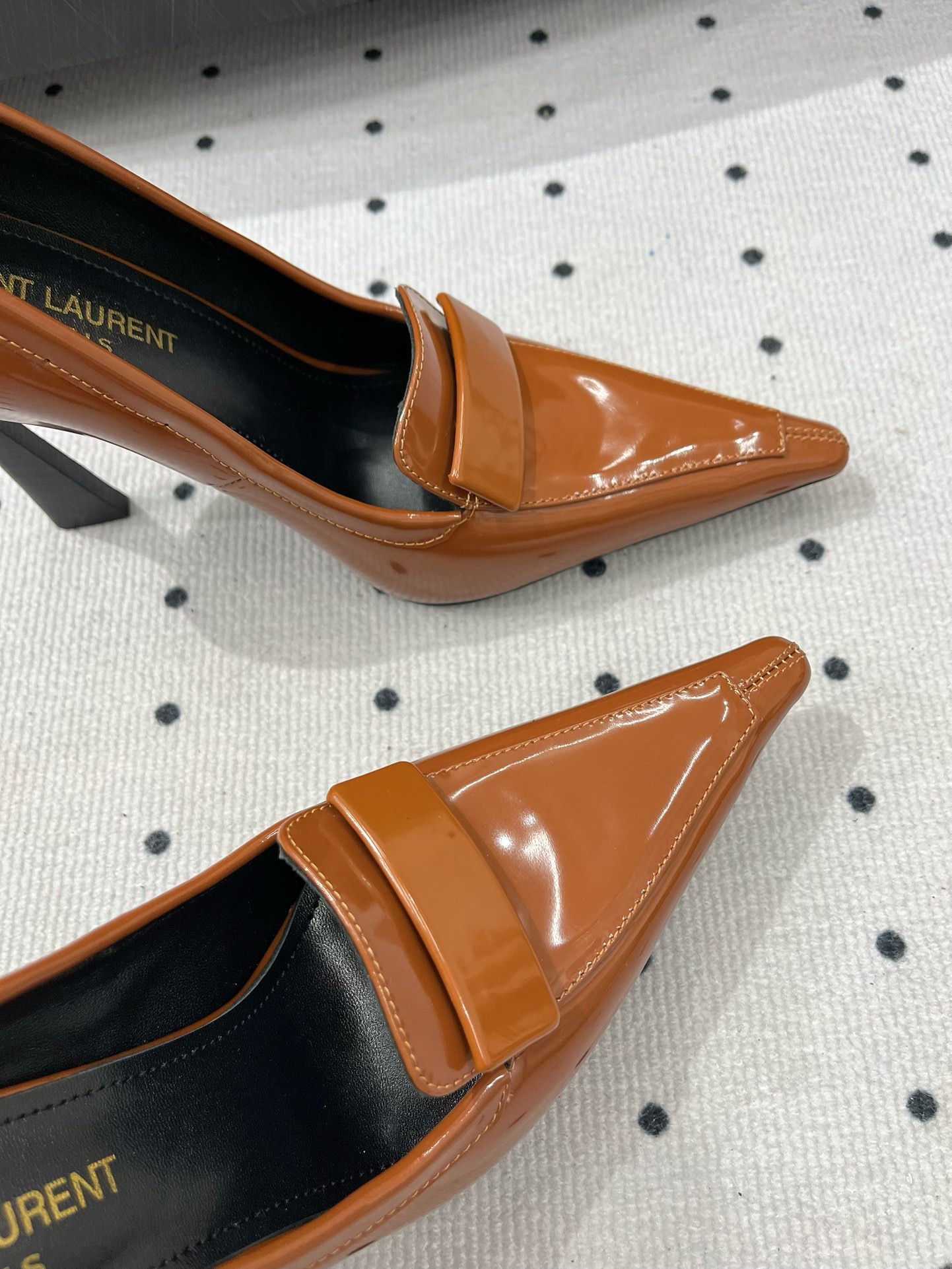 Saint Laurent 𝑺𝒂𝒊𝒏 𝑳𝒂𝒖𝒓𝒆𝒏 𝟐5𝑭𝑾 早春新品