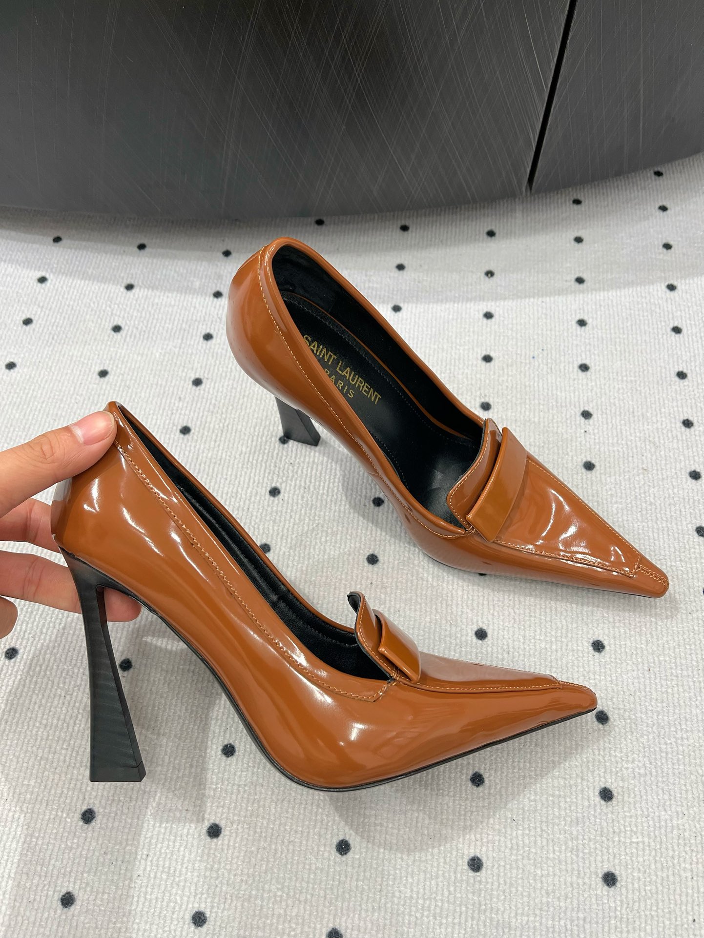 Saint Laurent 𝑺𝒂𝒊𝒏 𝑳𝒂𝒖𝒓𝒆𝒏 𝟐5𝑭𝑾 早春新品