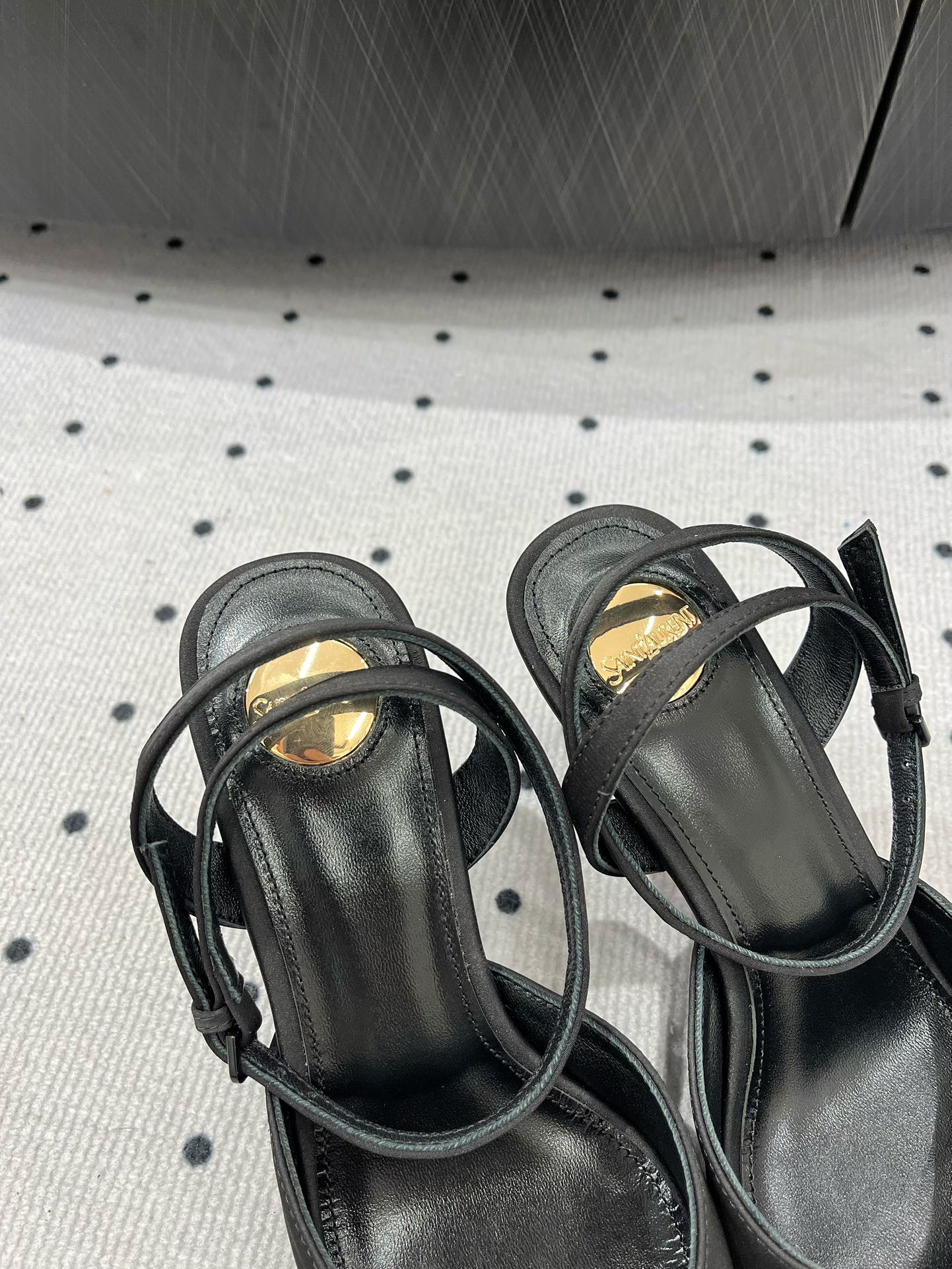 Saint Laurent 一口价 𝑺𝒂𝒊𝒏 𝑳𝒂𝒖𝒓𝒆𝒏 𝟐5𝑭𝑾 早春新品