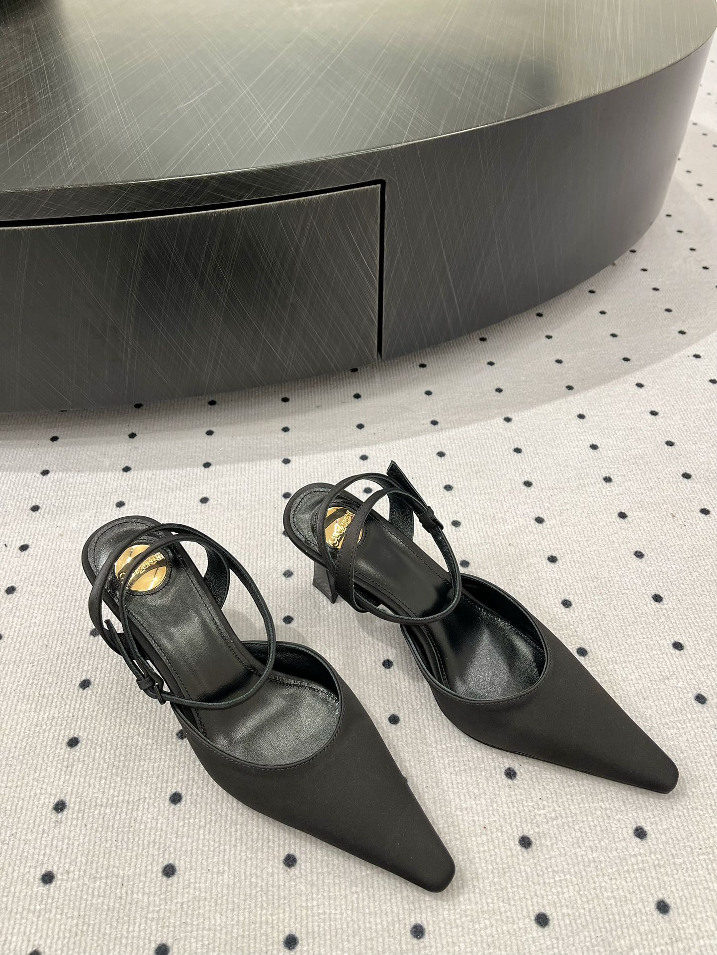 Saint Laurent 一口价 𝑺𝒂𝒊𝒏 𝑳𝒂𝒖𝒓𝒆𝒏 𝟐5𝑭𝑾 早春新品
