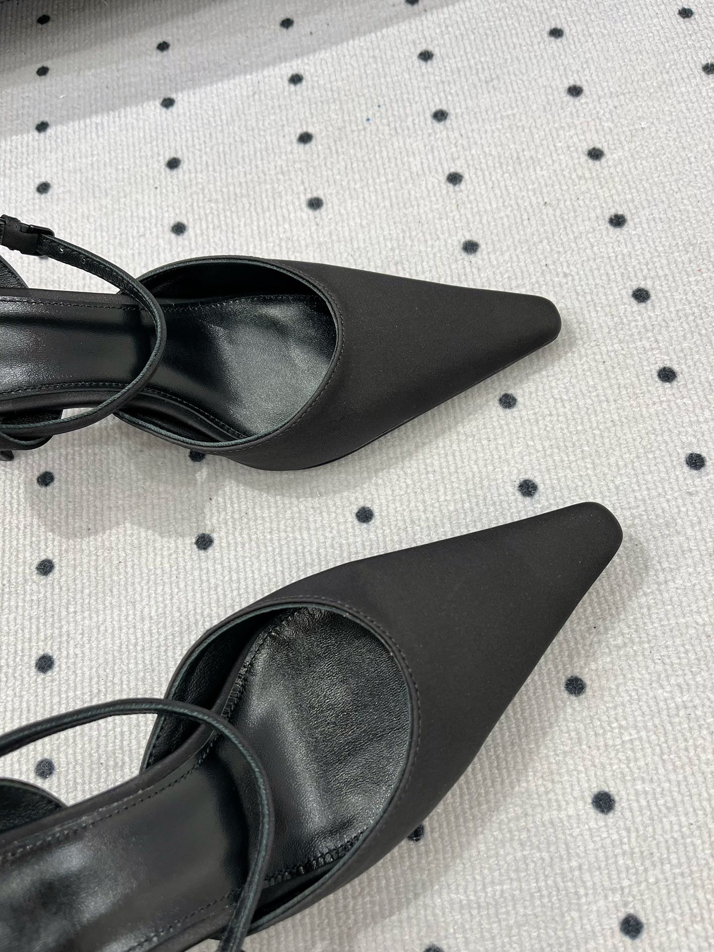 Saint Laurent 一口价 𝑺𝒂𝒊𝒏 𝑳𝒂𝒖𝒓𝒆𝒏 𝟐5𝑭𝑾 早春新品