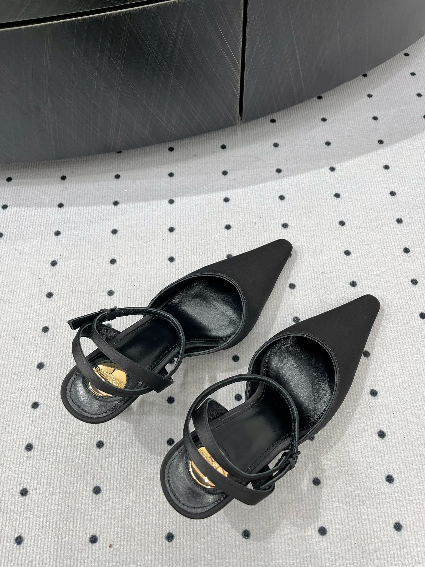 Saint Laurent 一口价 𝑺𝒂𝒊𝒏 𝑳𝒂𝒖𝒓𝒆𝒏 𝟐5𝑭𝑾 早春新品