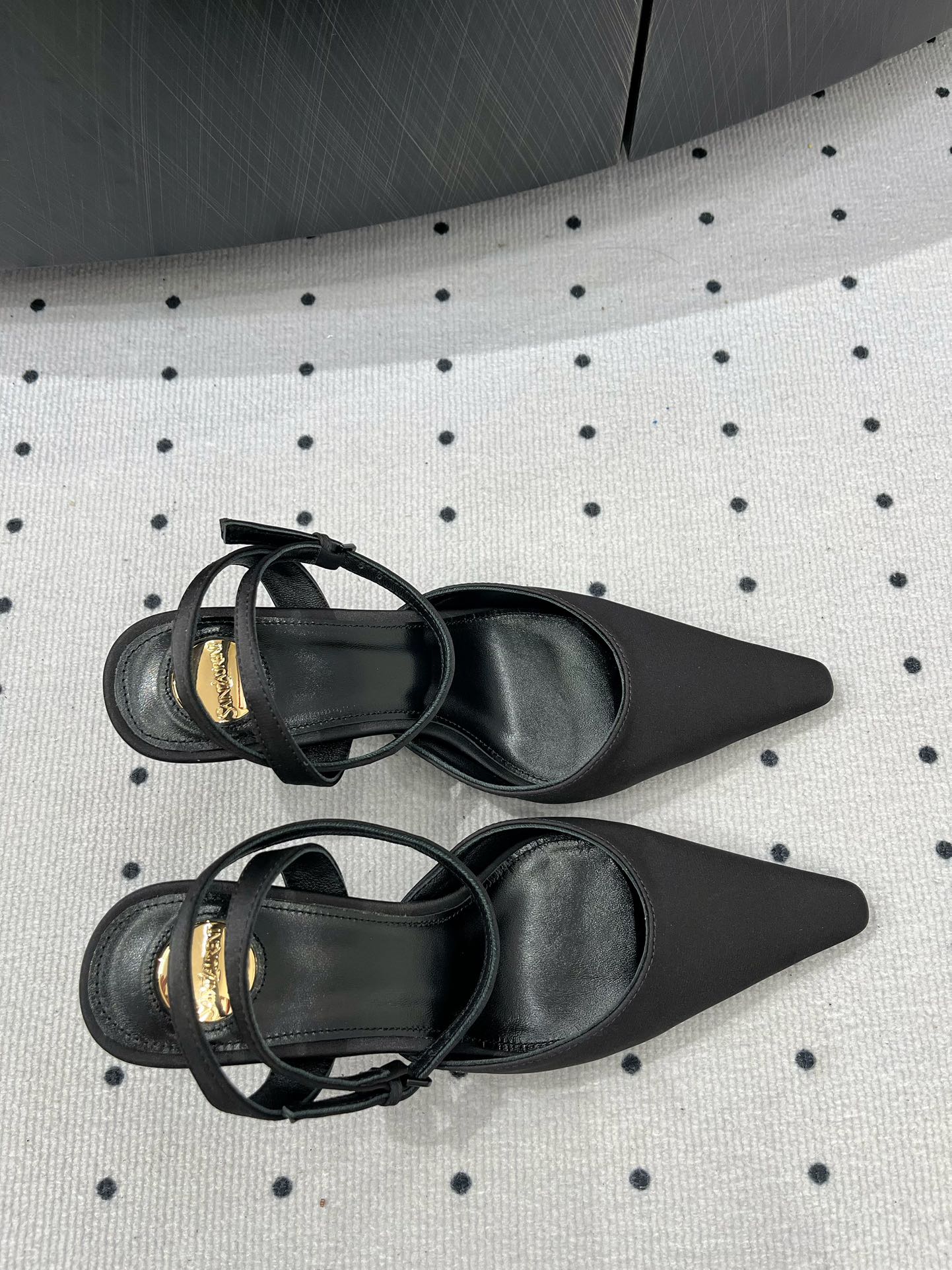 Saint Laurent 一口价 𝑺𝒂𝒊𝒏 𝑳𝒂𝒖𝒓𝒆𝒏 𝟐5𝑭𝑾 早春新品