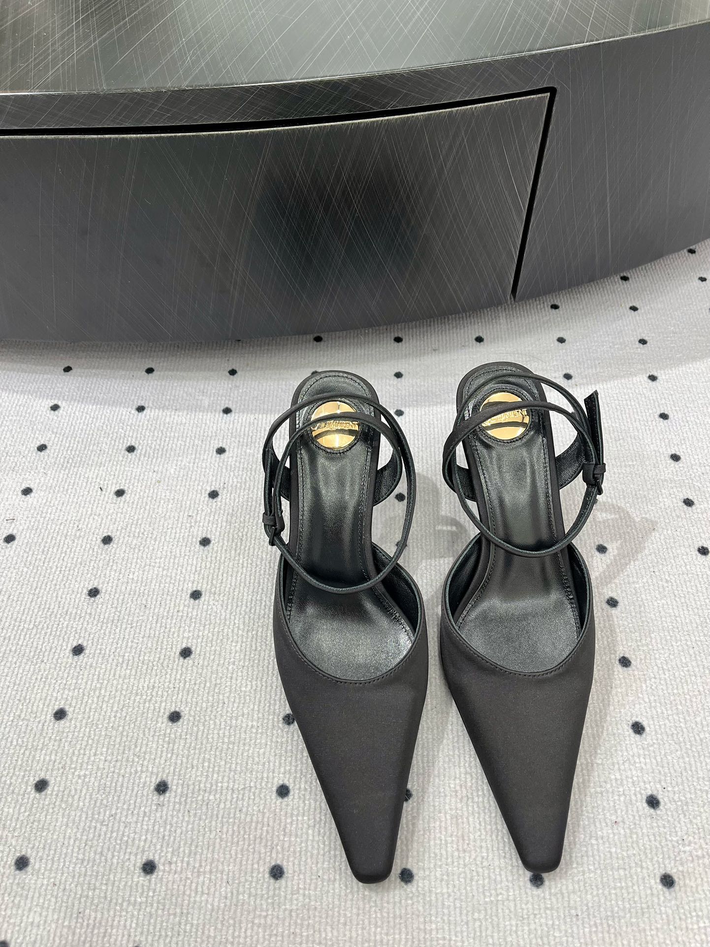 Saint Laurent 一口价 𝑺𝒂𝒊𝒏 𝑳𝒂𝒖𝒓𝒆𝒏 𝟐5𝑭𝑾 早春新品