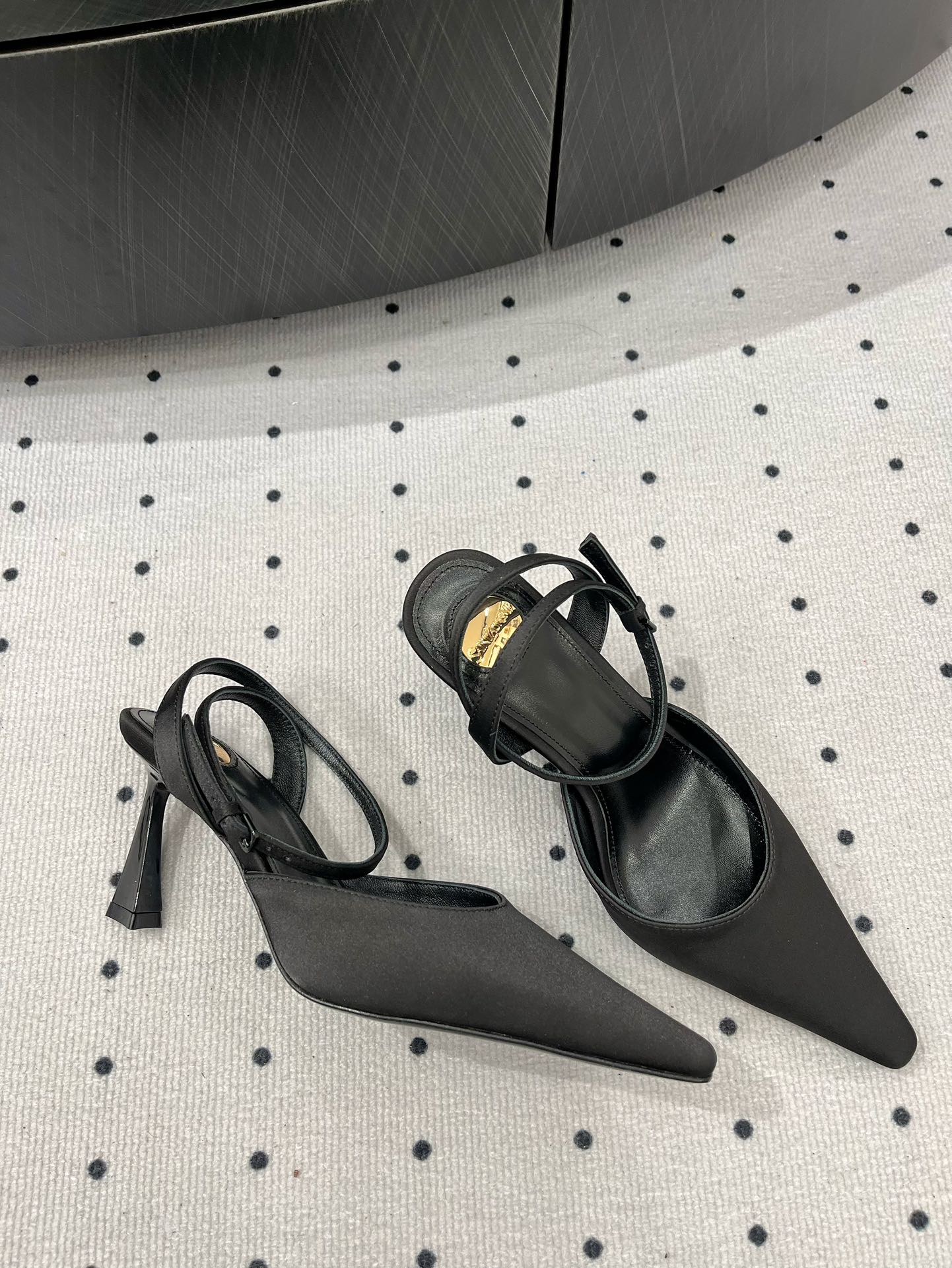 Saint Laurent 一口价 𝑺𝒂𝒊𝒏 𝑳𝒂𝒖𝒓𝒆𝒏 𝟐5𝑭𝑾 早春新品