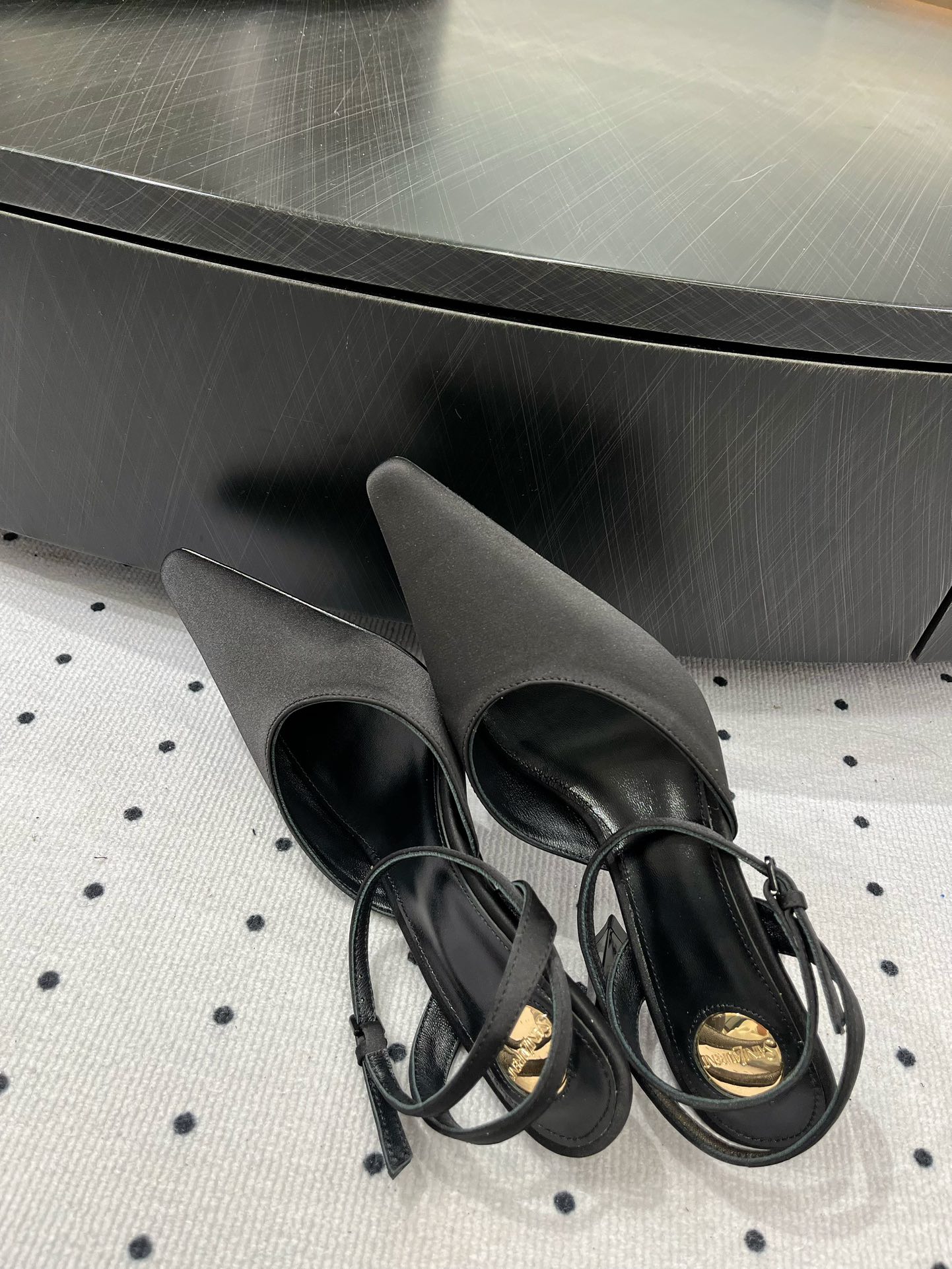 Saint Laurent 一口价 𝑺𝒂𝒊𝒏 𝑳𝒂𝒖𝒓𝒆𝒏 𝟐5𝑭𝑾 早春新品