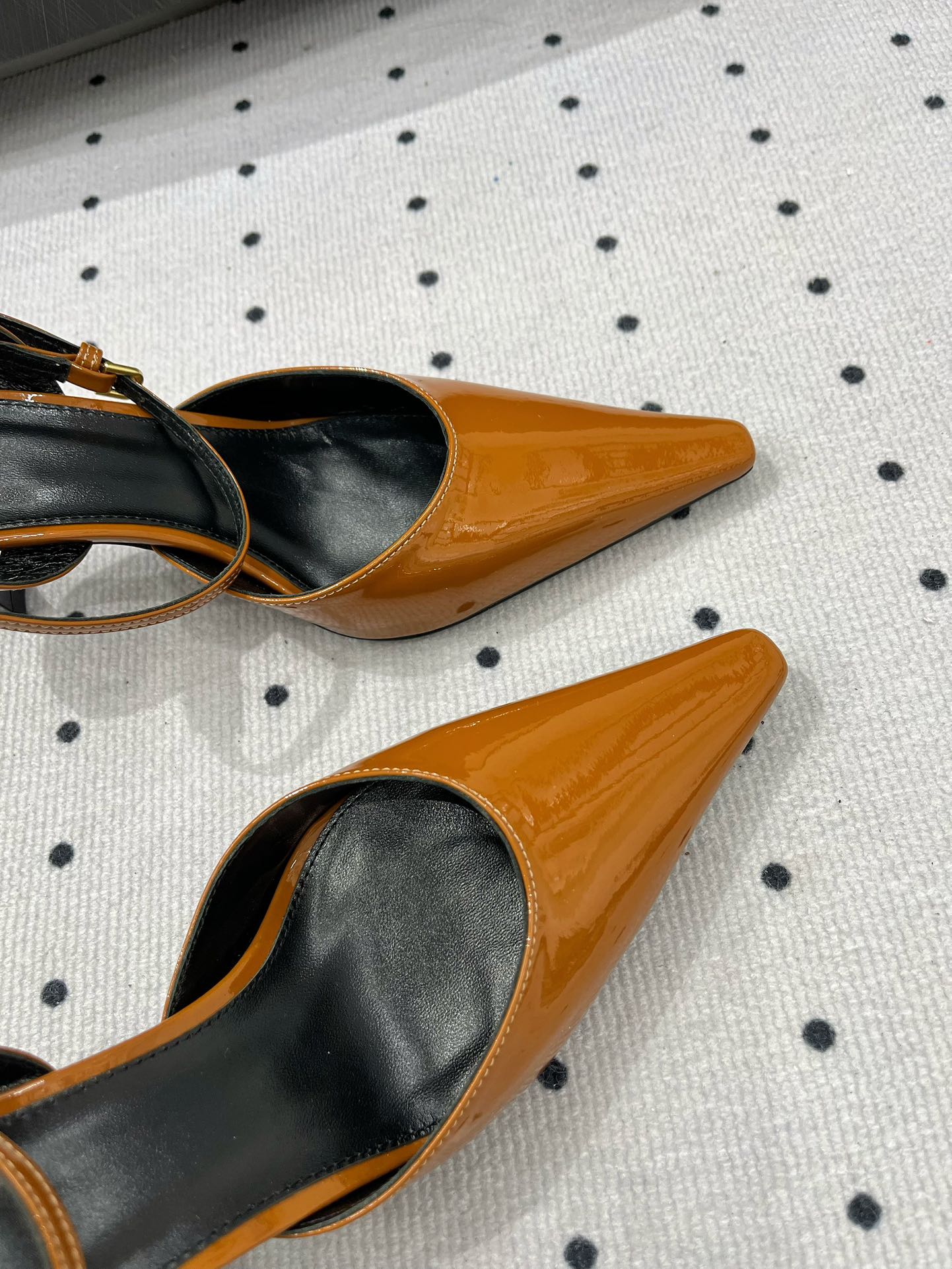 Saint Laurent 一口价 𝑺𝒂𝒊𝒏 𝑳𝒂𝒖𝒓𝒆𝒏 𝟐5𝑭𝑾 早春新品