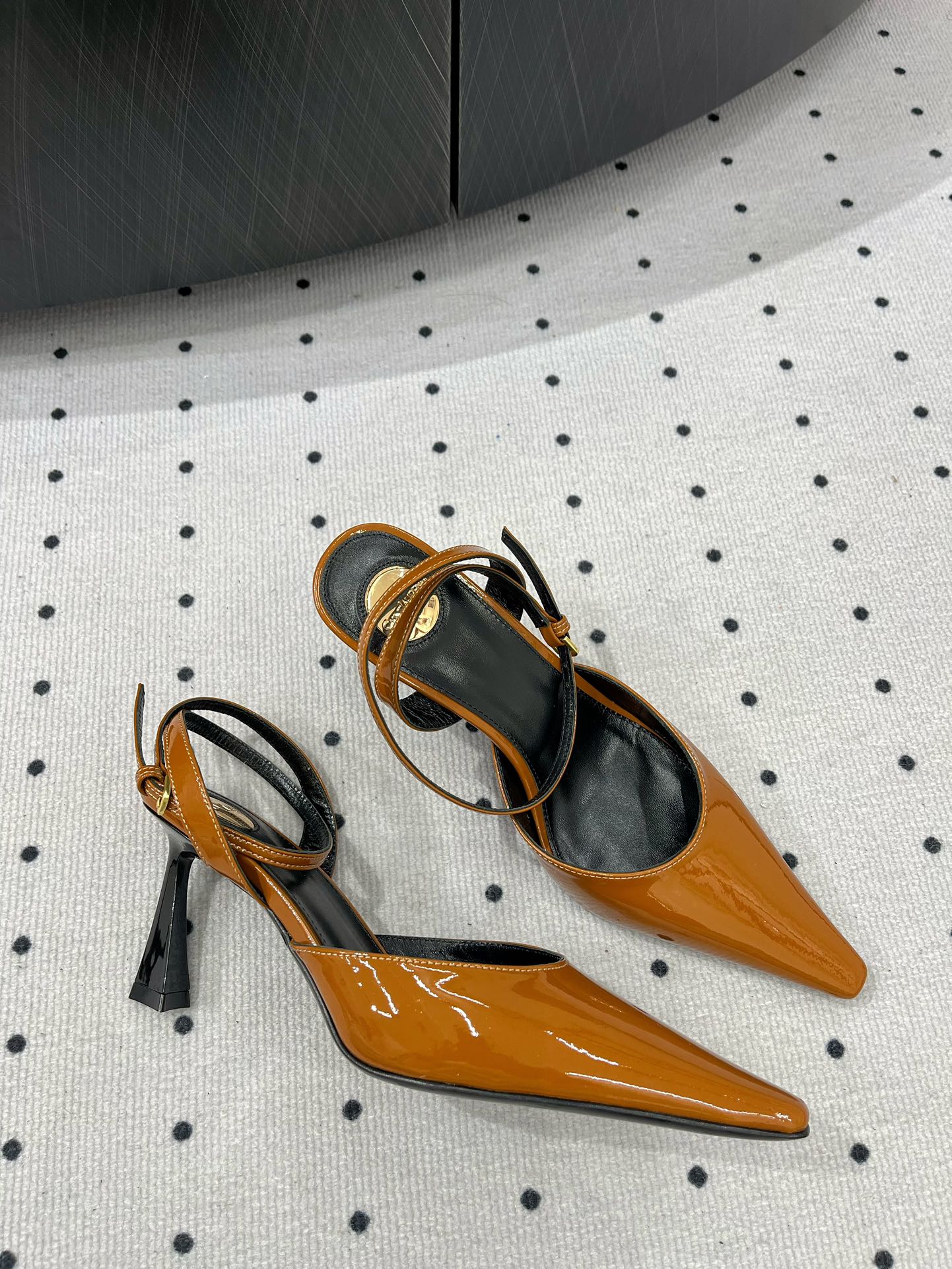 Saint Laurent 一口价 𝑺𝒂𝒊𝒏 𝑳𝒂𝒖𝒓𝒆𝒏 𝟐5𝑭𝑾 早春新品