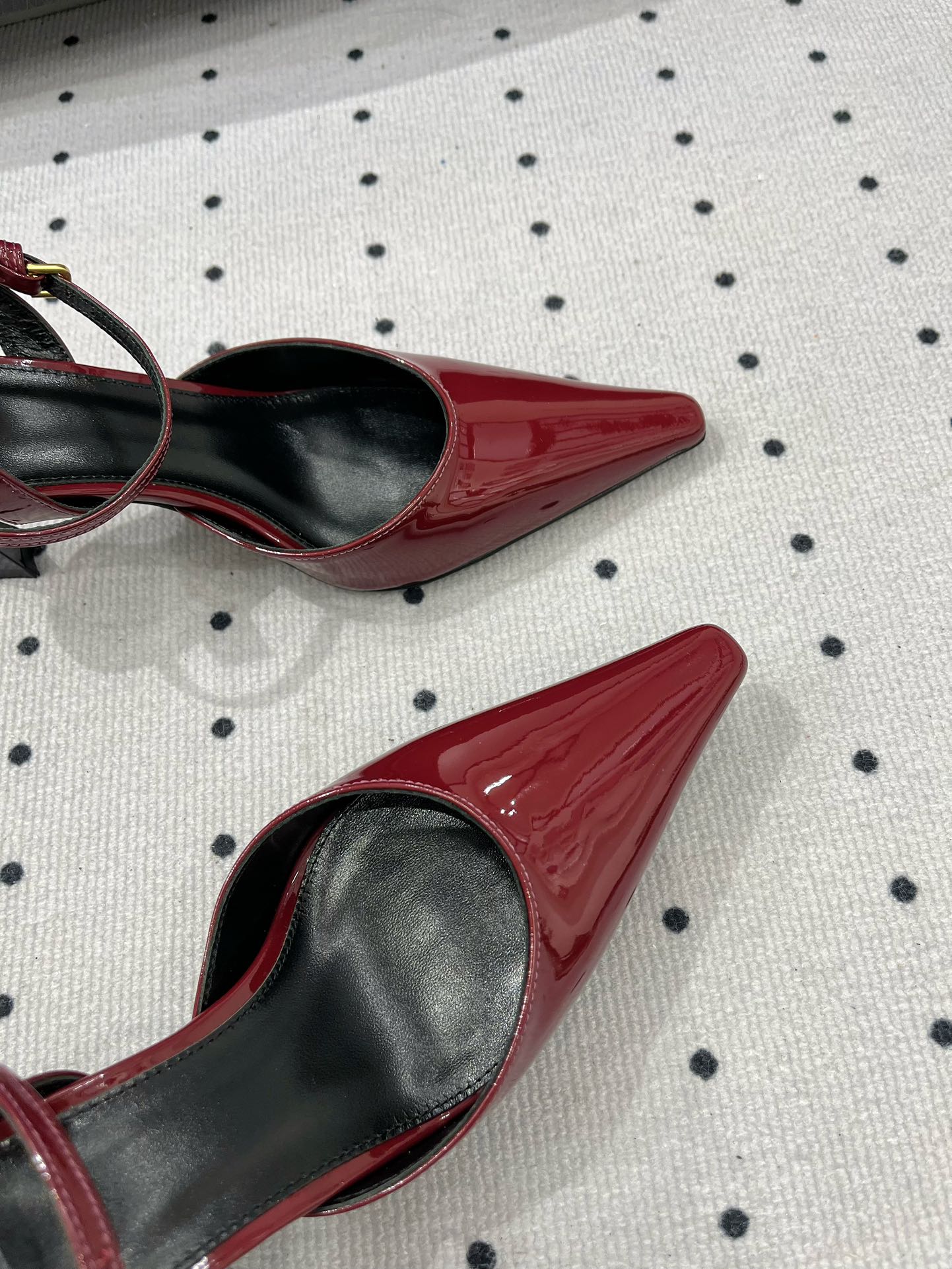 Saint Laurent 一口价 𝑺𝒂𝒊𝒏 𝑳𝒂𝒖𝒓𝒆𝒏 𝟐5𝑭𝑾 早春新品