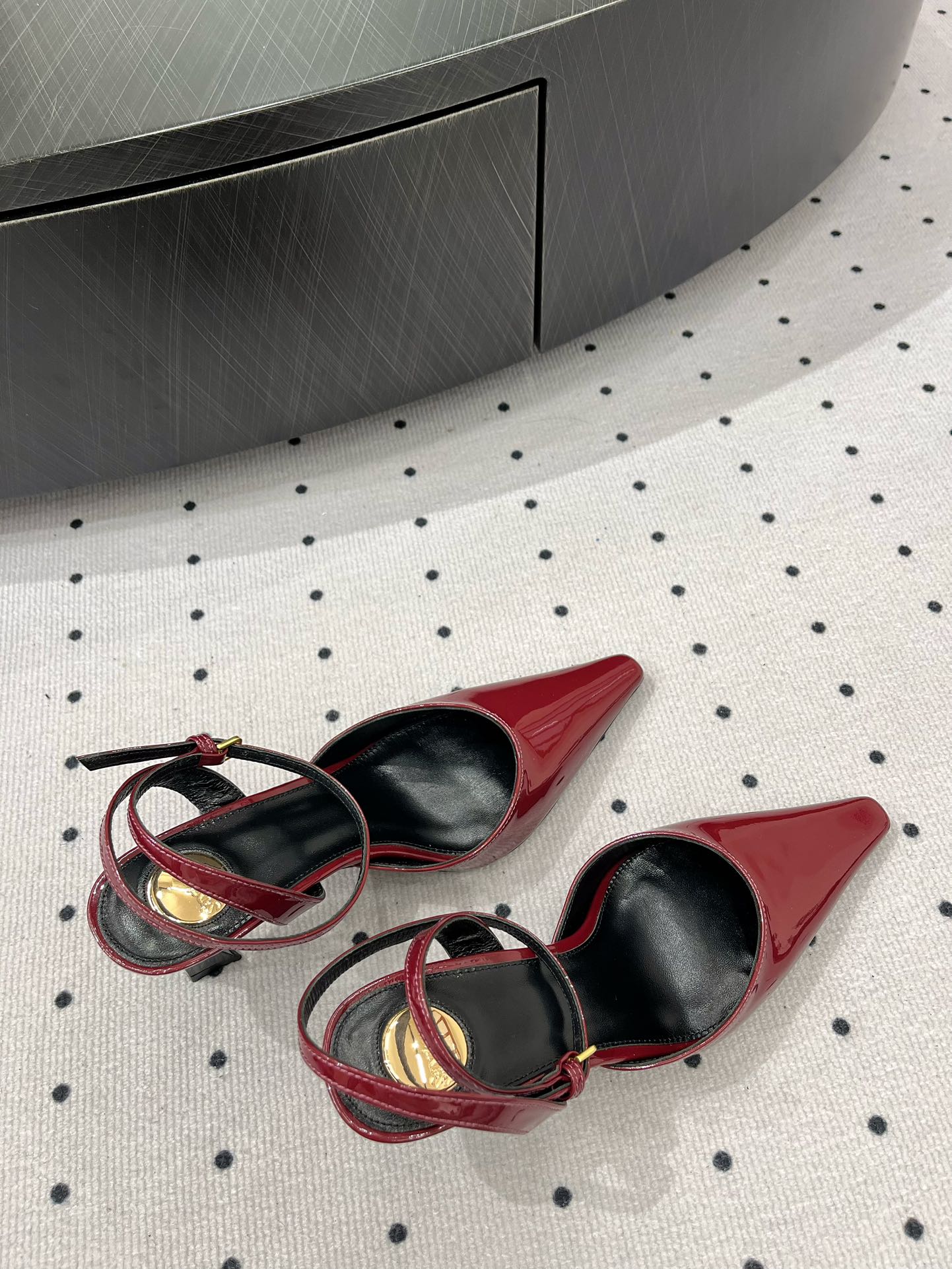 Saint Laurent 一口价 𝑺𝒂𝒊𝒏 𝑳𝒂𝒖𝒓𝒆𝒏 𝟐5𝑭𝑾 早春新品
