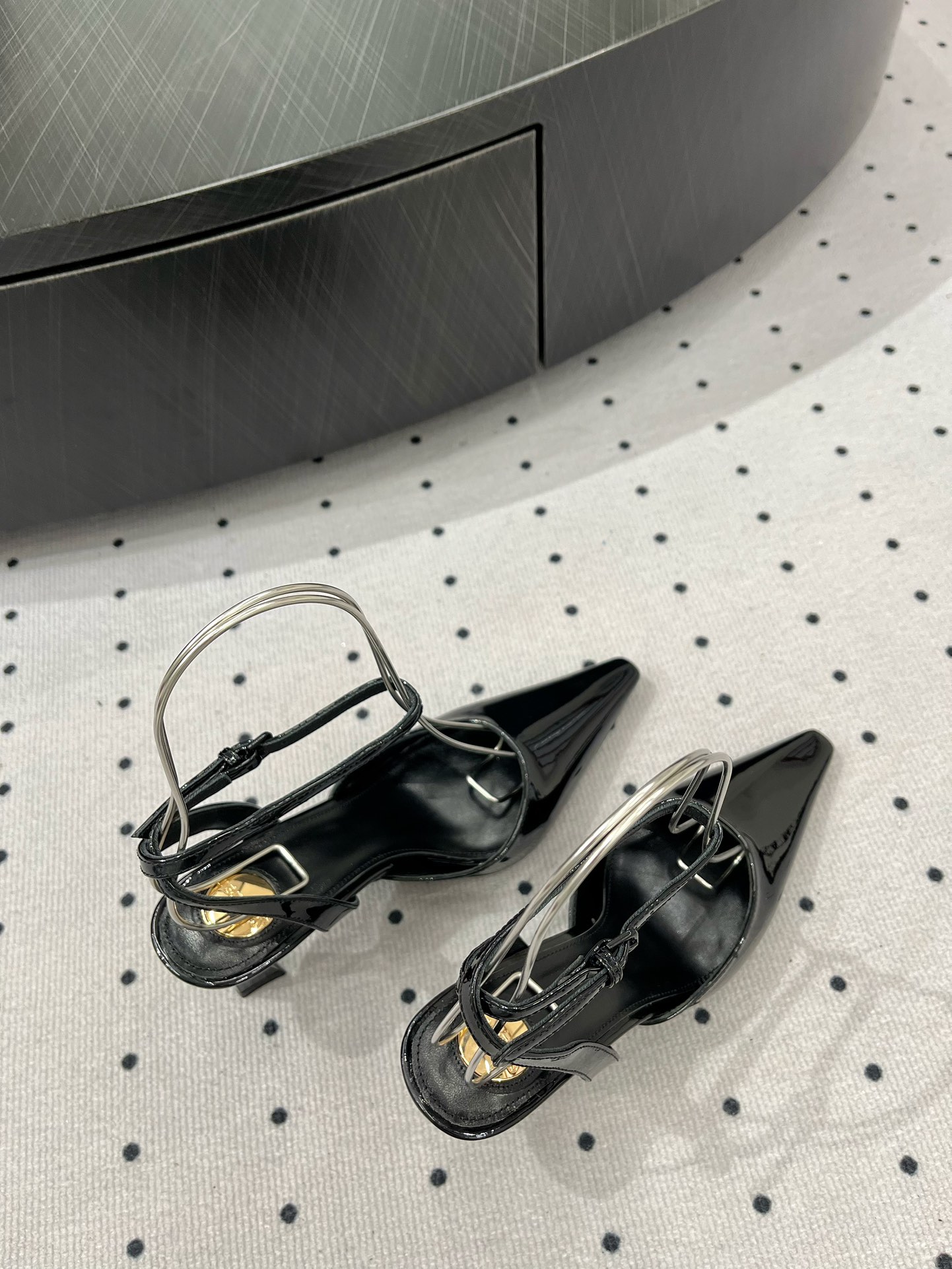 Saint Laurent 一口价 𝑺𝒂𝒊𝒏 𝑳𝒂𝒖𝒓𝒆𝒏 𝟐5𝑭𝑾 早春新品
