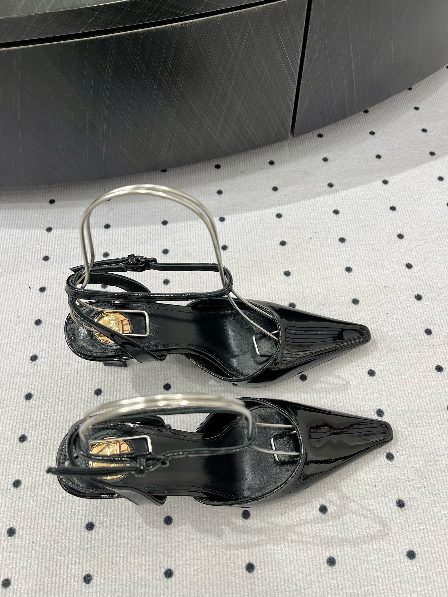 Saint Laurent 一口价 𝑺𝒂𝒊𝒏 𝑳𝒂𝒖𝒓𝒆𝒏 𝟐5𝑭𝑾 早春新品
