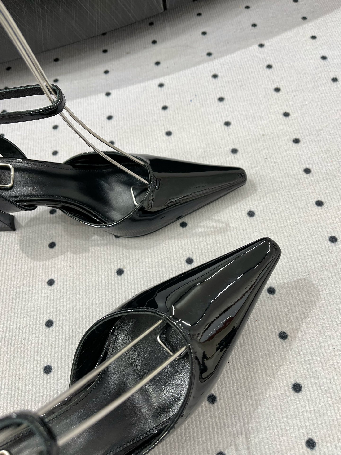 Saint Laurent 一口价 𝑺𝒂𝒊𝒏 𝑳𝒂𝒖𝒓𝒆𝒏 𝟐5𝑭𝑾 早春新品