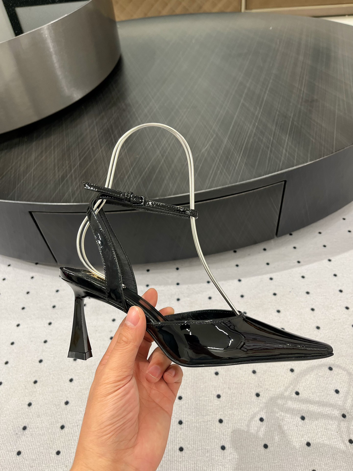Saint Laurent 一口价 𝑺𝒂𝒊𝒏 𝑳𝒂𝒖𝒓𝒆𝒏 𝟐5𝑭𝑾 早春新品