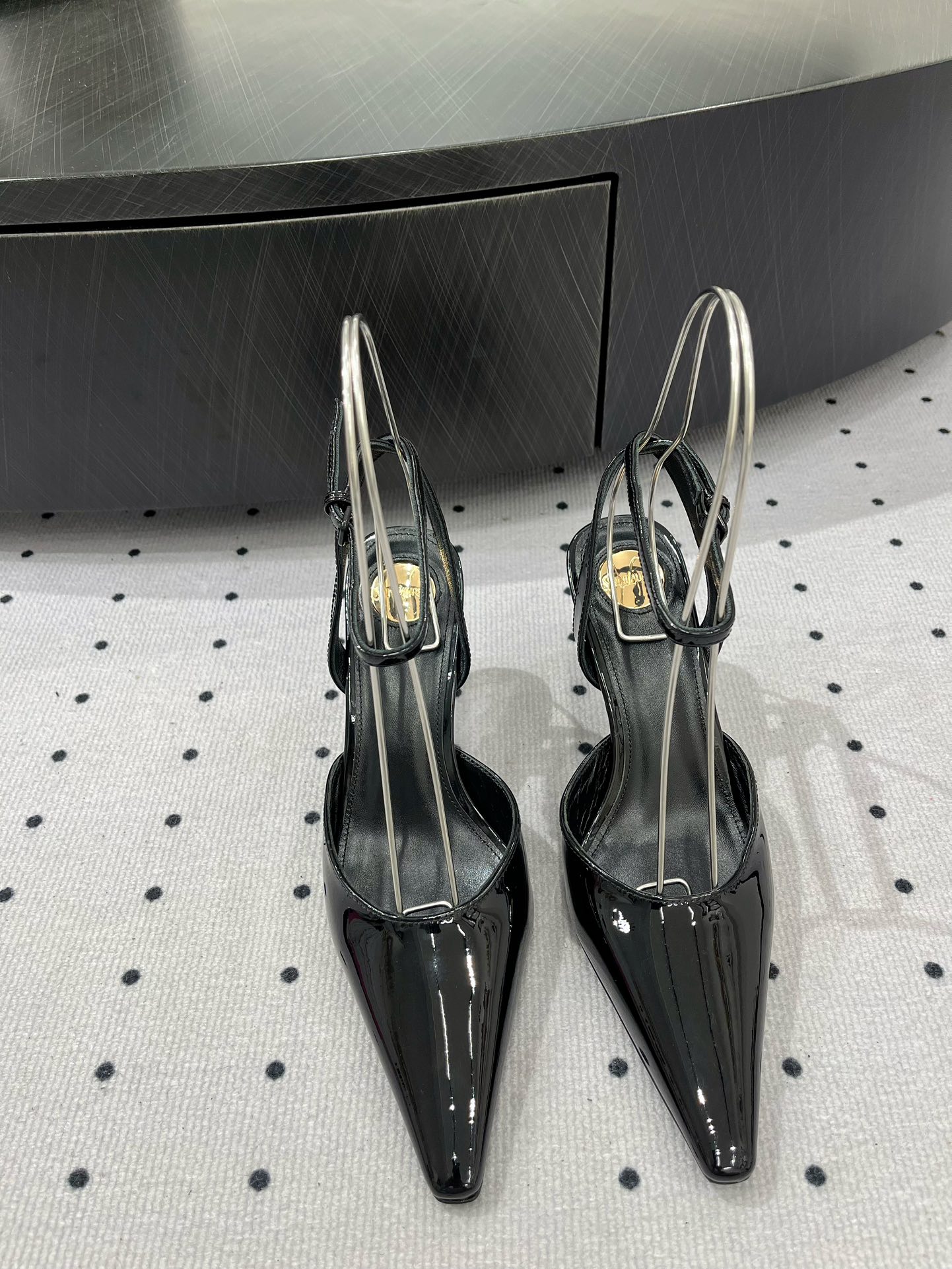 Saint Laurent 一口价 𝑺𝒂𝒊𝒏 𝑳𝒂𝒖𝒓𝒆𝒏 𝟐5𝑭𝑾 早春新品