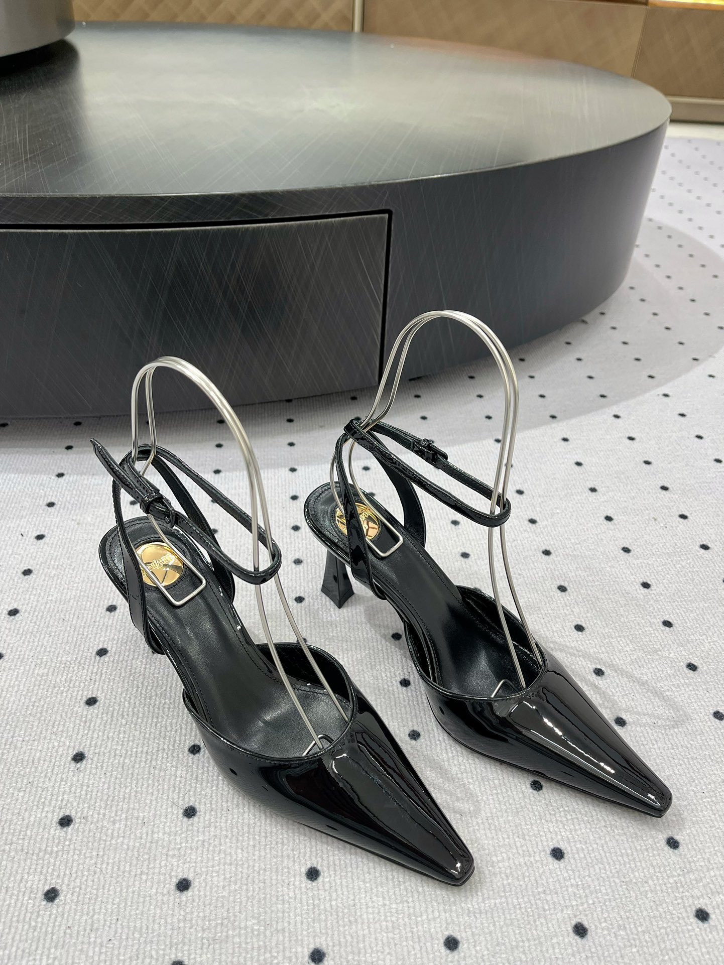 Saint Laurent 一口价 𝑺𝒂𝒊𝒏 𝑳𝒂𝒖𝒓𝒆𝒏 𝟐5𝑭𝑾 早春新品