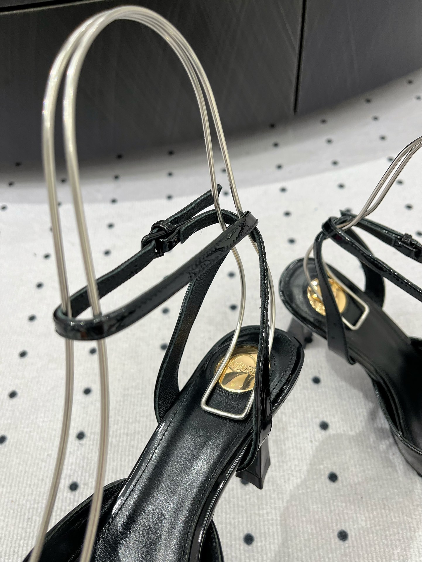 Saint Laurent 一口价 𝑺𝒂𝒊𝒏 𝑳𝒂𝒖𝒓𝒆𝒏 𝟐5𝑭𝑾 早春新品
