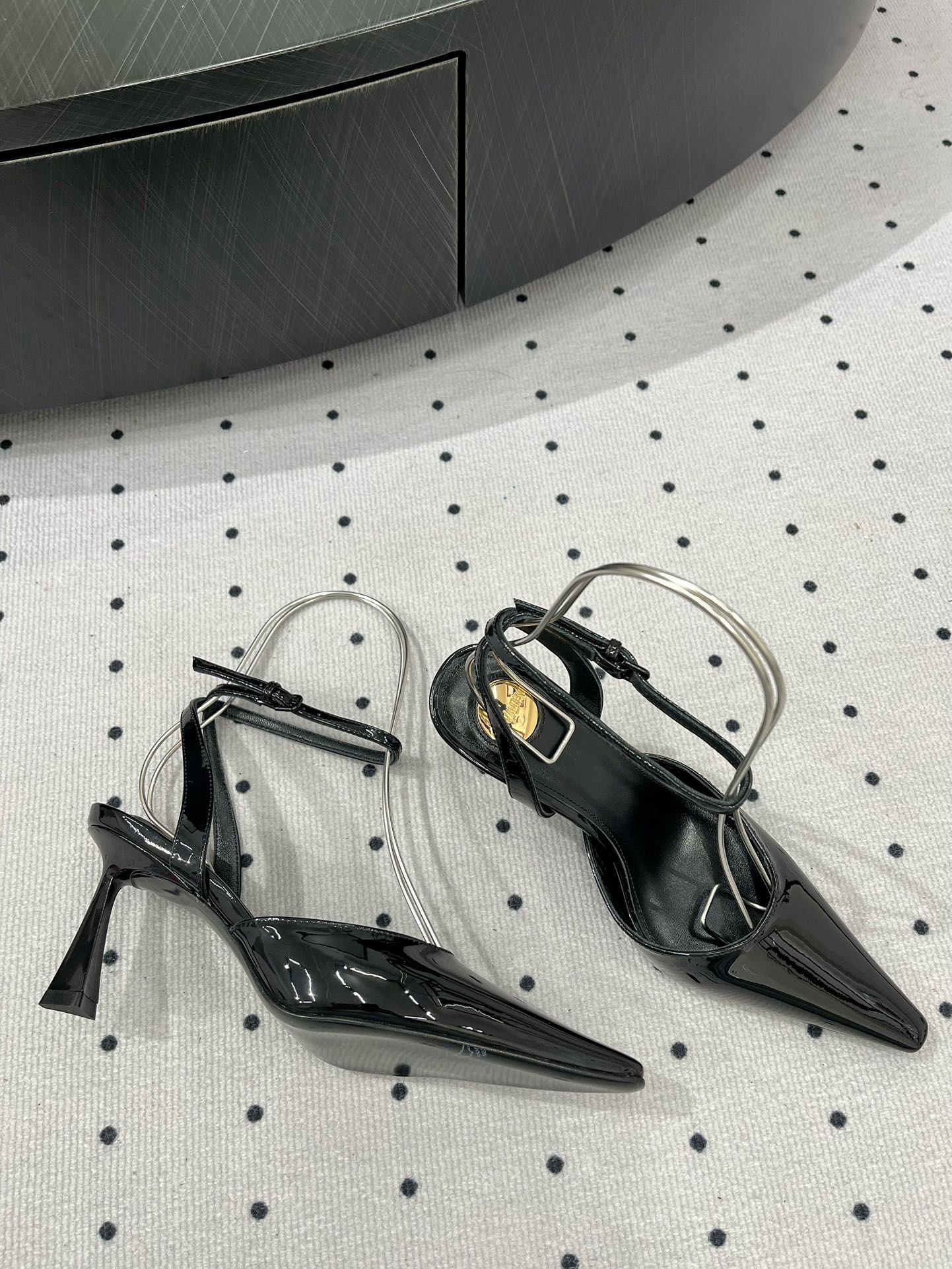 Saint Laurent 一口价 𝑺𝒂𝒊𝒏 𝑳𝒂𝒖𝒓𝒆𝒏 𝟐5𝑭𝑾 早春新品