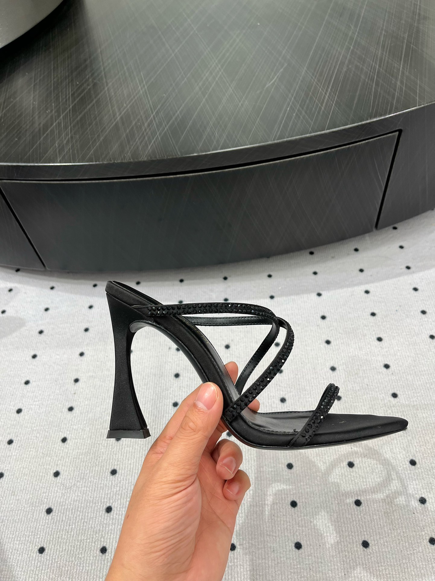 Saint Laurent 𝑺𝒂𝒊𝒏 𝑳𝒂𝒖𝒓𝒆𝒏 𝟐5𝑭𝑾 早春新品