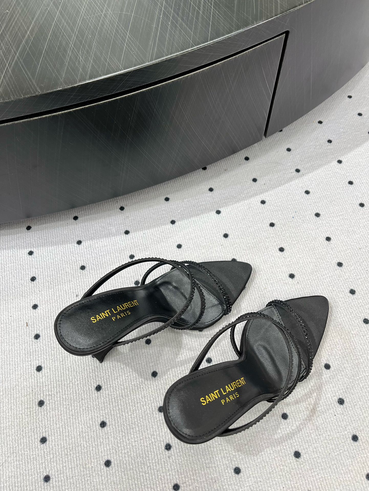 Saint Laurent 𝑺𝒂𝒊𝒏 𝑳𝒂𝒖𝒓𝒆𝒏 𝟐5𝑭𝑾 早春新品