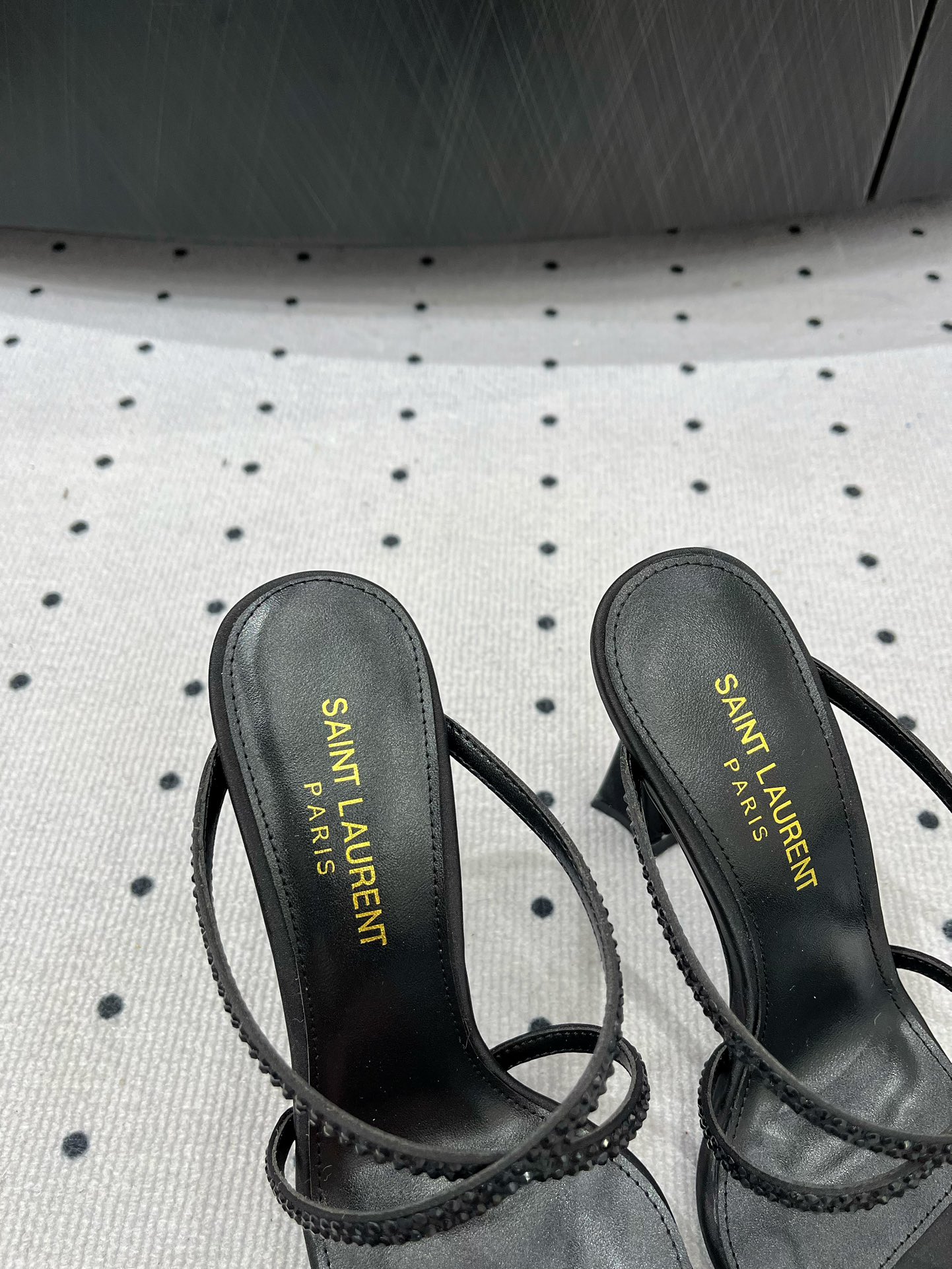 Saint Laurent 𝑺𝒂𝒊𝒏 𝑳𝒂𝒖𝒓𝒆𝒏 𝟐5𝑭𝑾 早春新品