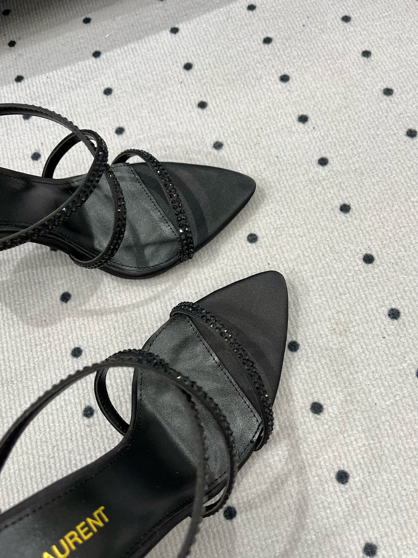 Saint Laurent 𝑺𝒂𝒊𝒏 𝑳𝒂𝒖𝒓𝒆𝒏 𝟐5𝑭𝑾 早春新品