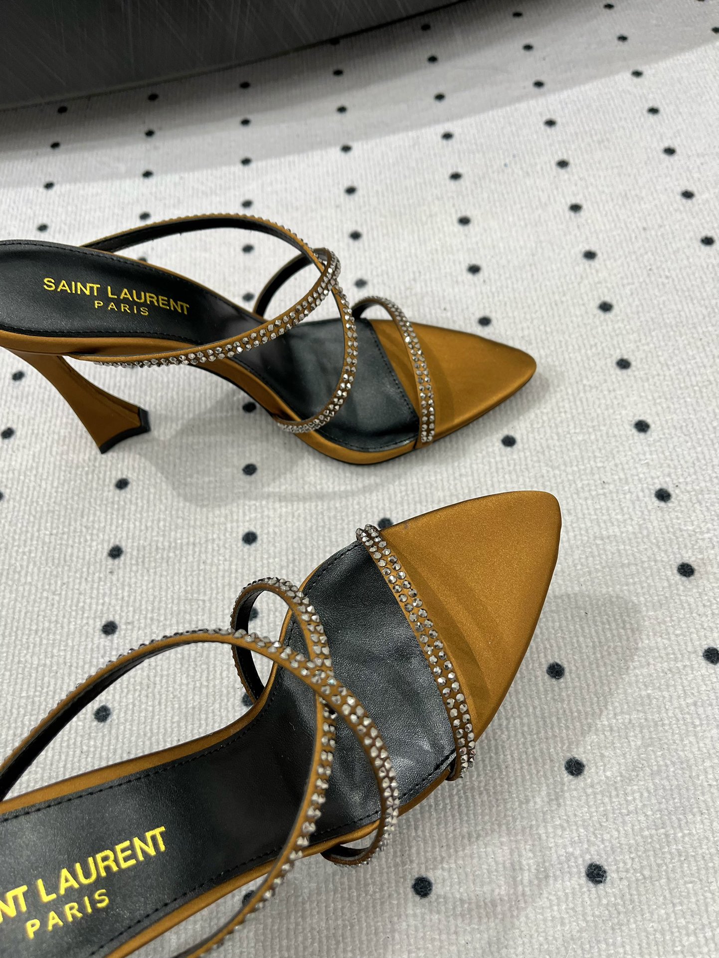 Saint Laurent 𝑺𝒂𝒊𝒏 𝑳𝒂𝒖𝒓𝒆𝒏 𝟐5𝑭𝑾 早春新品