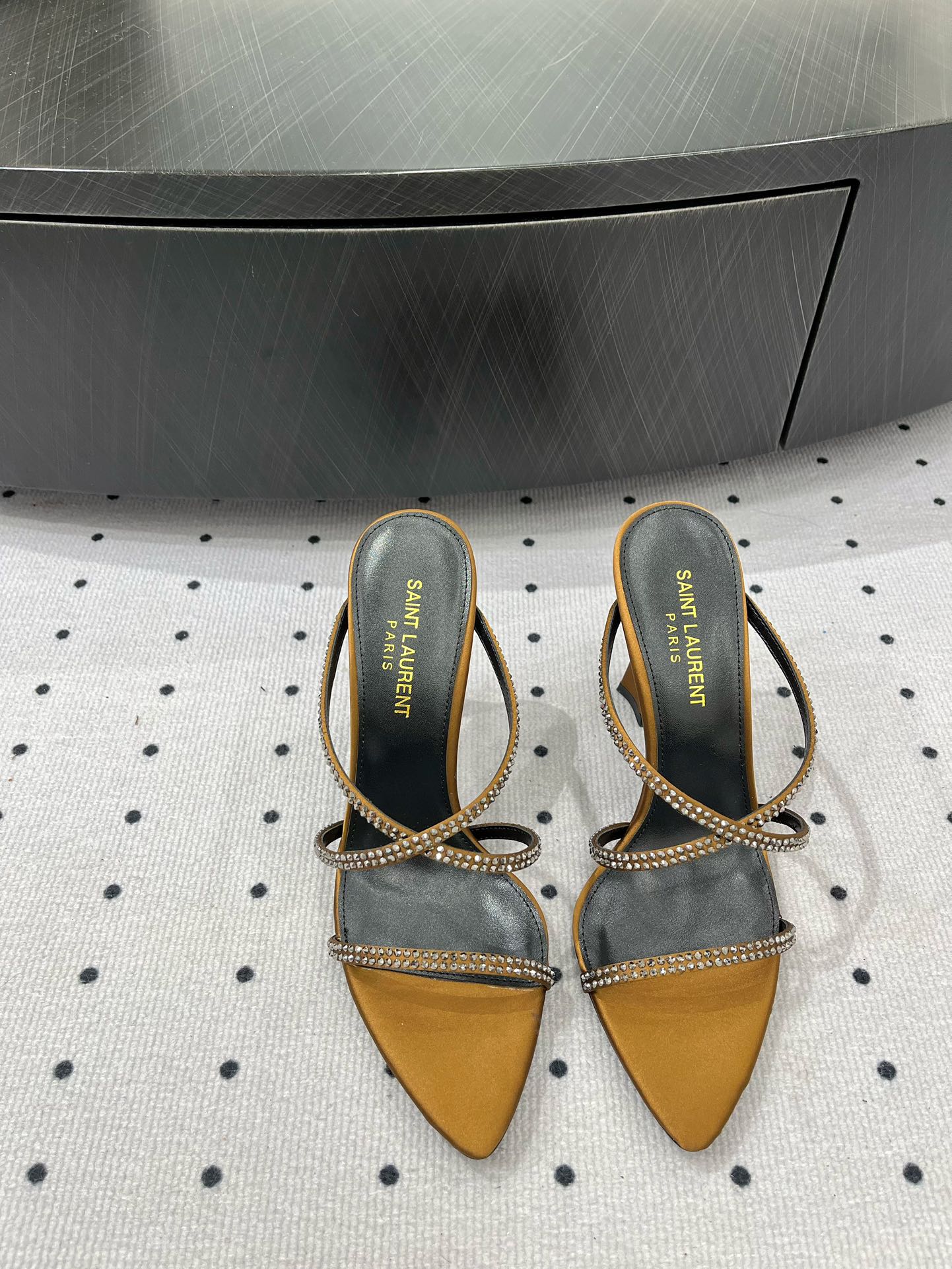 Saint Laurent 𝑺𝒂𝒊𝒏 𝑳𝒂𝒖𝒓𝒆𝒏 𝟐5𝑭𝑾 早春新品