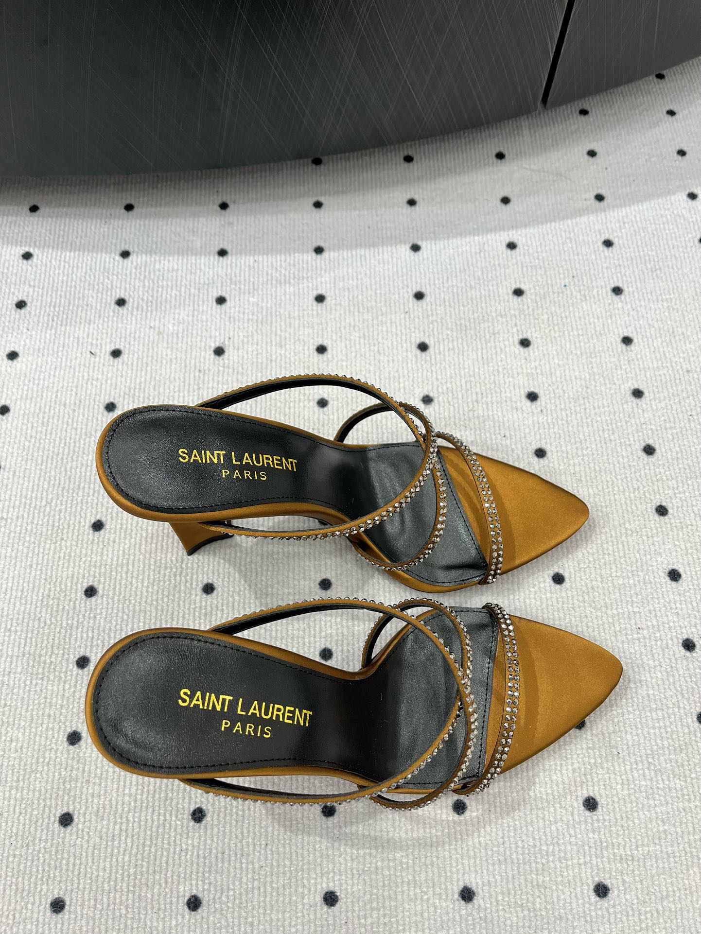 Saint Laurent 𝑺𝒂𝒊𝒏 𝑳𝒂𝒖𝒓𝒆𝒏 𝟐5𝑭𝑾 早春新品