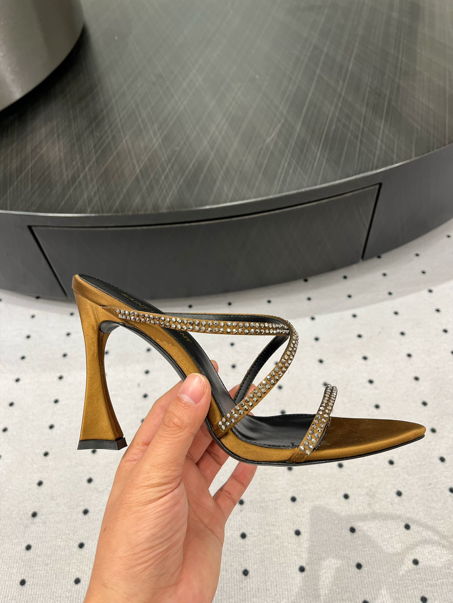 Saint Laurent 𝑺𝒂𝒊𝒏 𝑳𝒂𝒖𝒓𝒆𝒏 𝟐5𝑭𝑾 早春新品