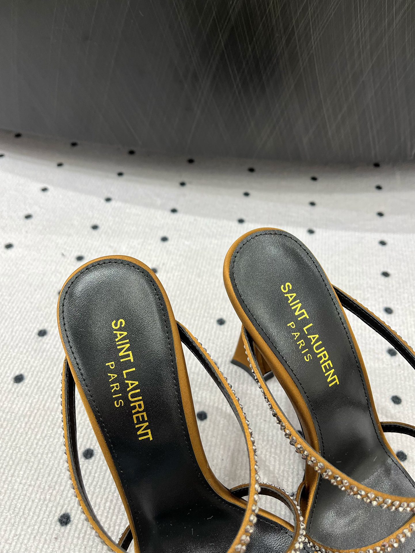 Saint Laurent 𝑺𝒂𝒊𝒏 𝑳𝒂𝒖𝒓𝒆𝒏 𝟐5𝑭𝑾 早春新品