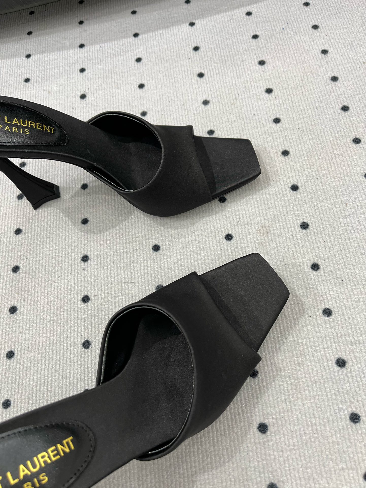 Saint Laurent 𝑺𝒂𝒊𝒏 𝑳𝒂𝒖𝒓𝒆𝒏 𝟐5𝑭𝑾 早春新品