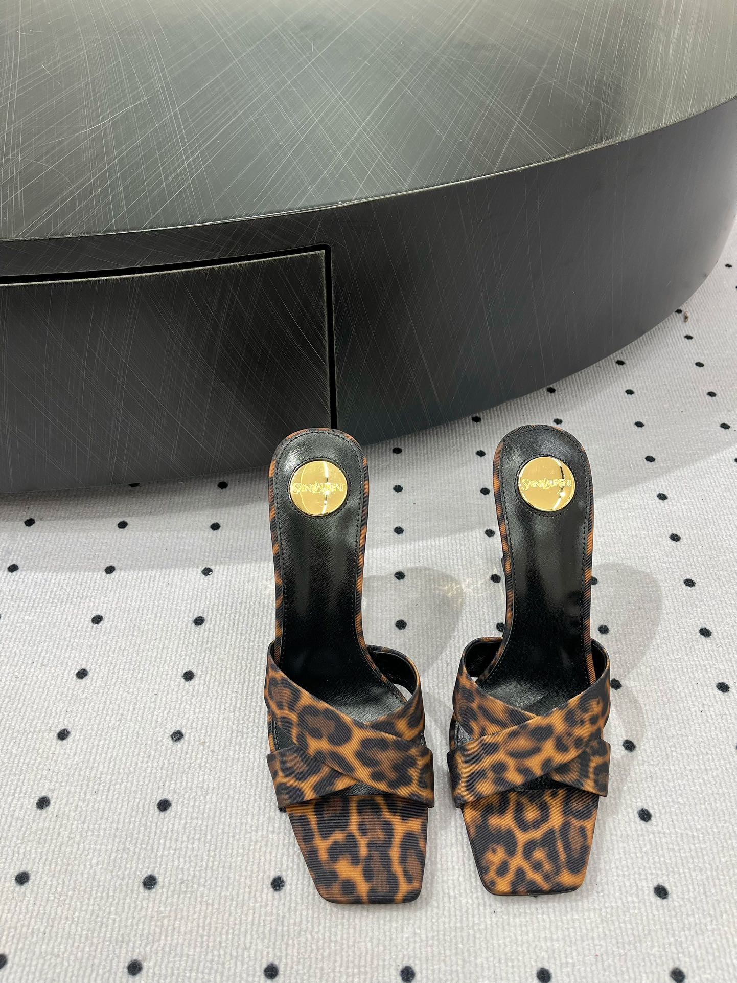 NO:248694,5 New products in early spring, fabric, cloth, inner, sheepskin, sole, cowhide, elegant style, create a different feeling, heel height 10 cm, counter packaging, simple and elegant style!  show bdetails ———————————— size. ｜35-39 (40 customization), high heels, cowhide, sheepskin198609095 早春新品 面料 布 内里 羊皮 鞋底 牛皮 优雅风格 创造不一样的感觉 跟高 10 cm 专柜包装 简约气质款式！ show bdetails ———————————— size. ｜35-39（40 定制),高跟鞋,high heels,cowhide,sheepskin,Women's Shoes